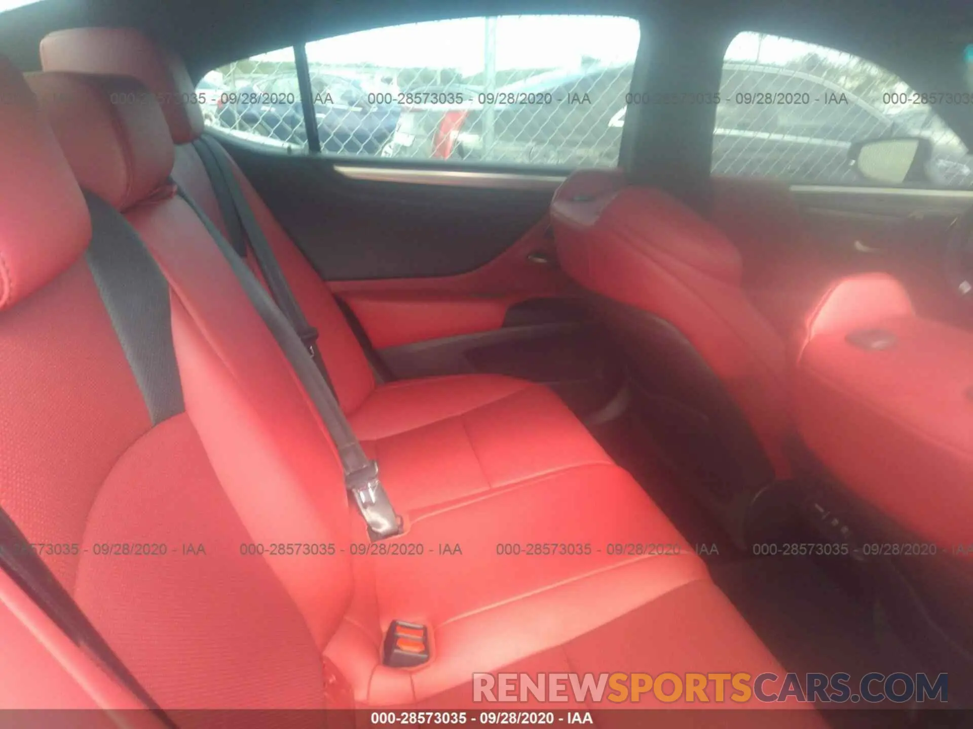 8 Photograph of a damaged car 58ABZ1B19KU039504 LEXUS ES 2019