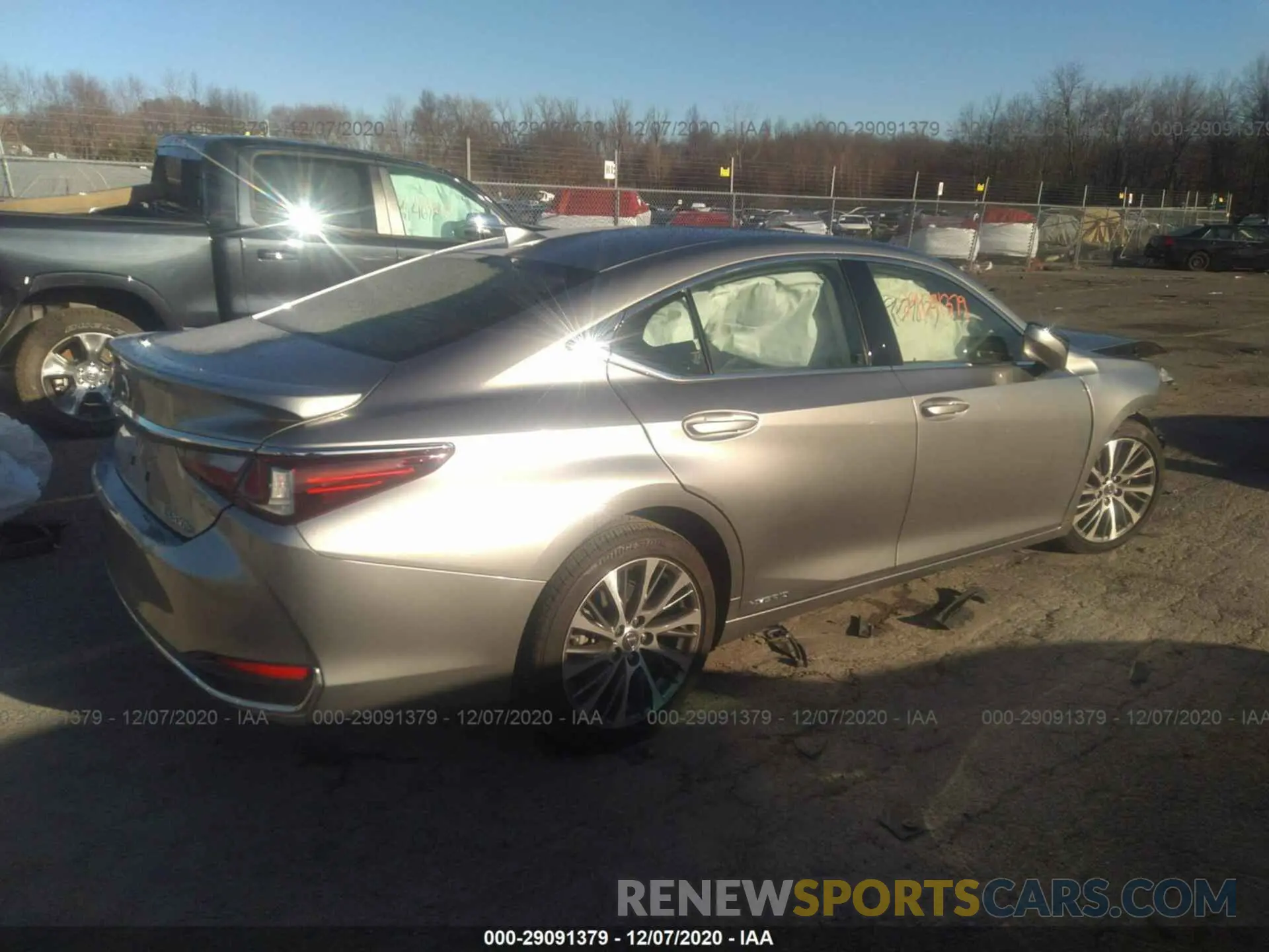 4 Photograph of a damaged car JTHB21B19K2033714 LEXUS ES 2019