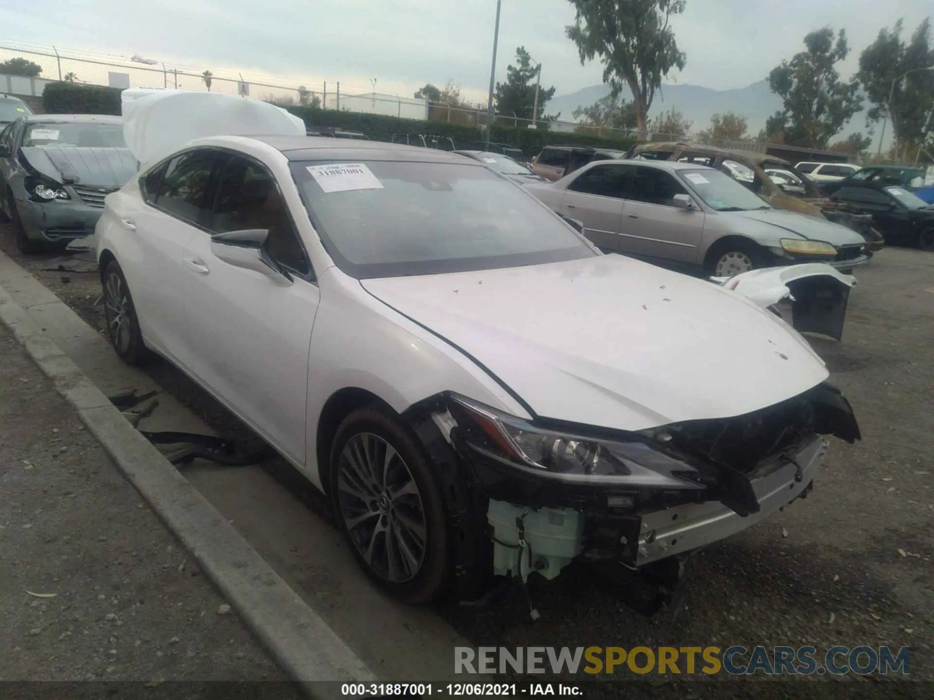 1 Photograph of a damaged car JTHBZ1B1XK2003620 LEXUS ES 2019
