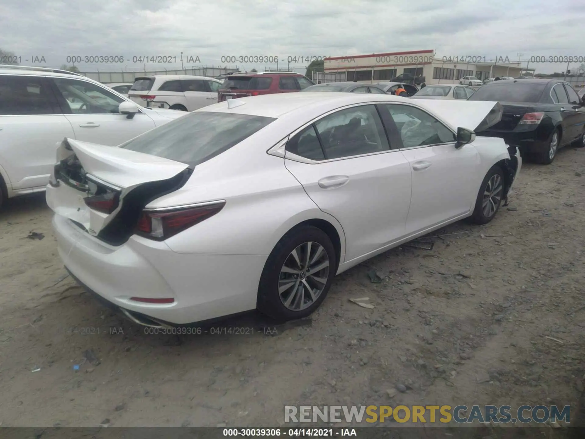 4 Photograph of a damaged car 58ACZ1B1XLU055183 LEXUS ES 2020