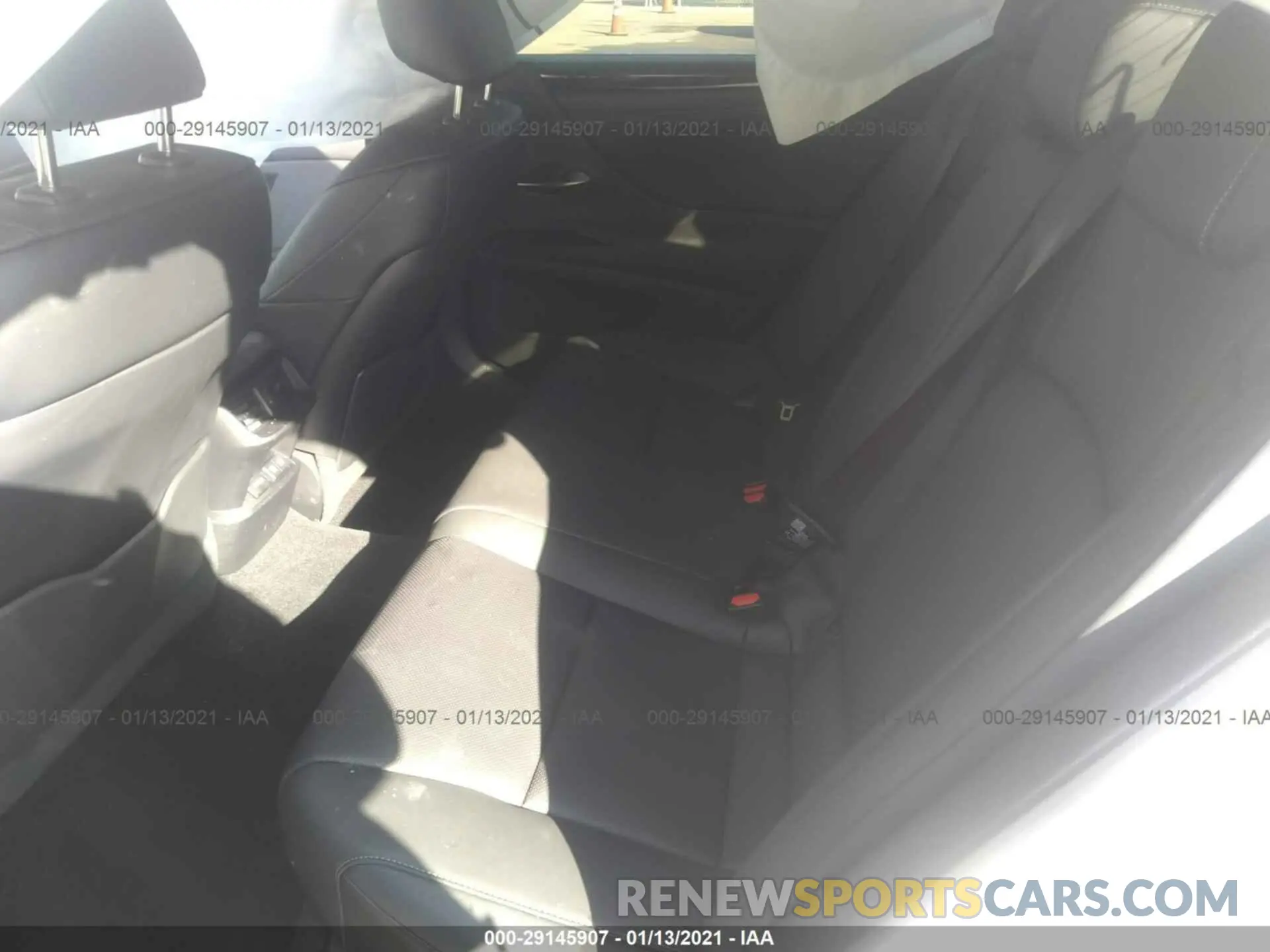 8 Photograph of a damaged car 58ADZ1B13LU071813 LEXUS ES 2020
