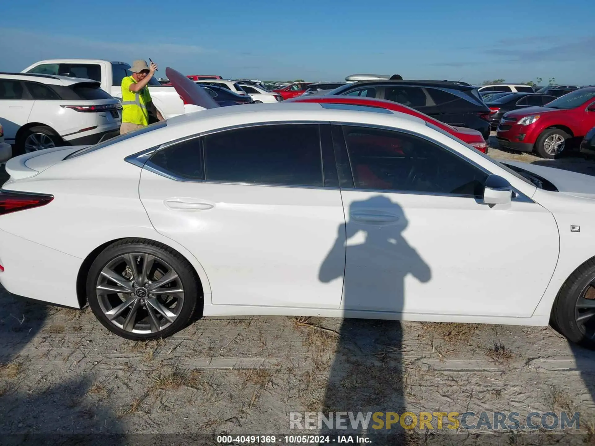 13 Photograph of a damaged car 58AGZ1B12LU067474 LEXUS ES 2020