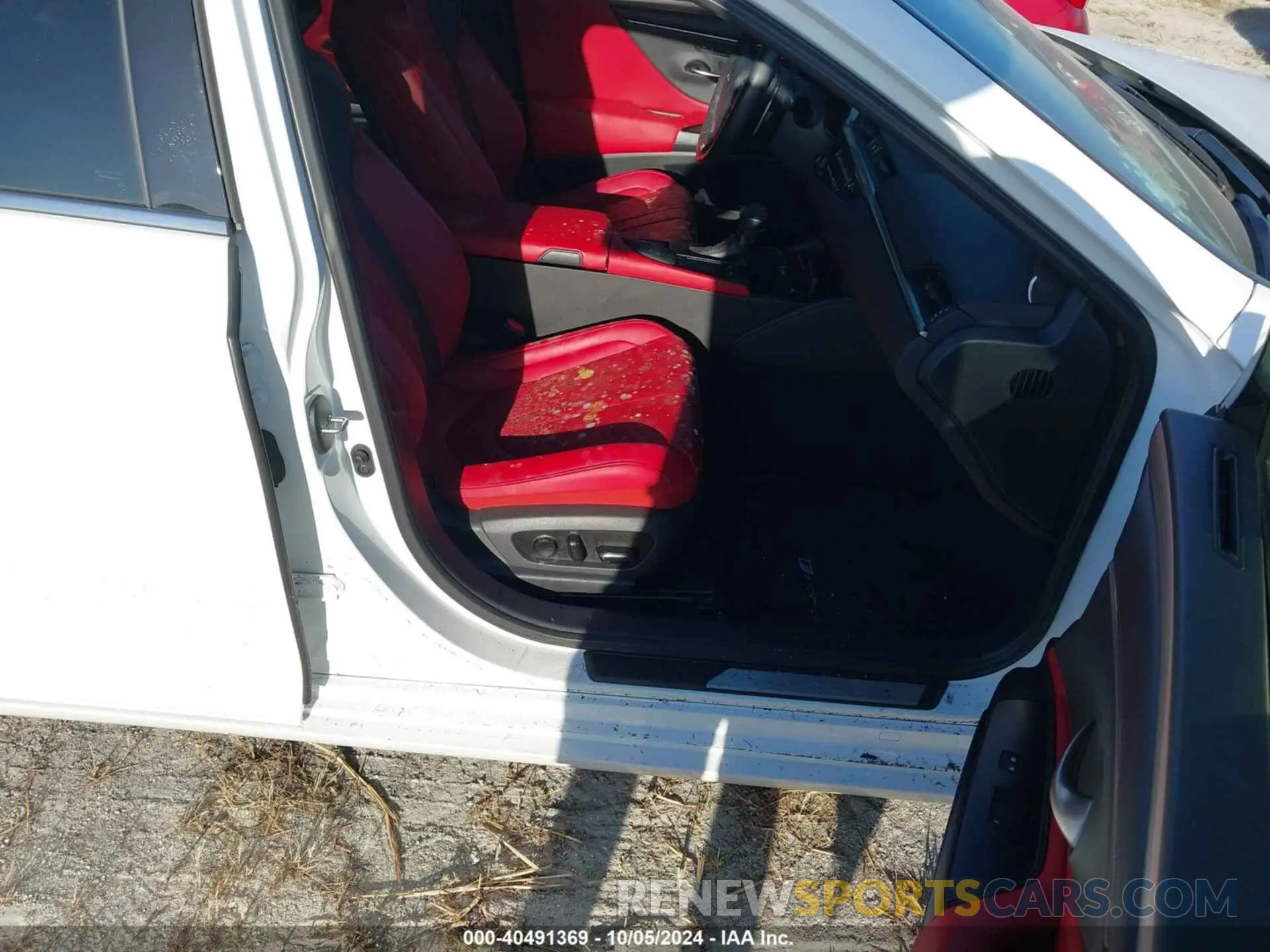 5 Photograph of a damaged car 58AGZ1B12LU067474 LEXUS ES 2020