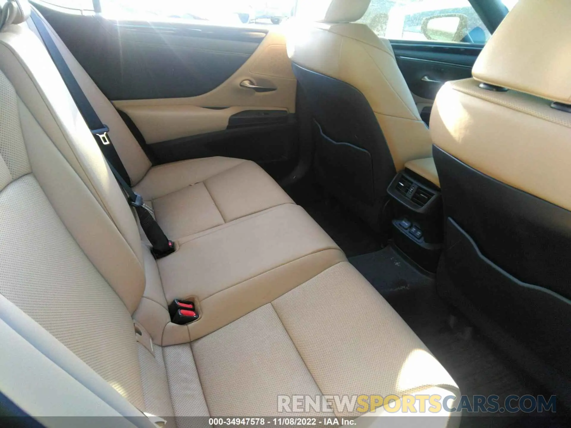 8 Photograph of a damaged car 58ADZ1B13MU110532 LEXUS ES 2021