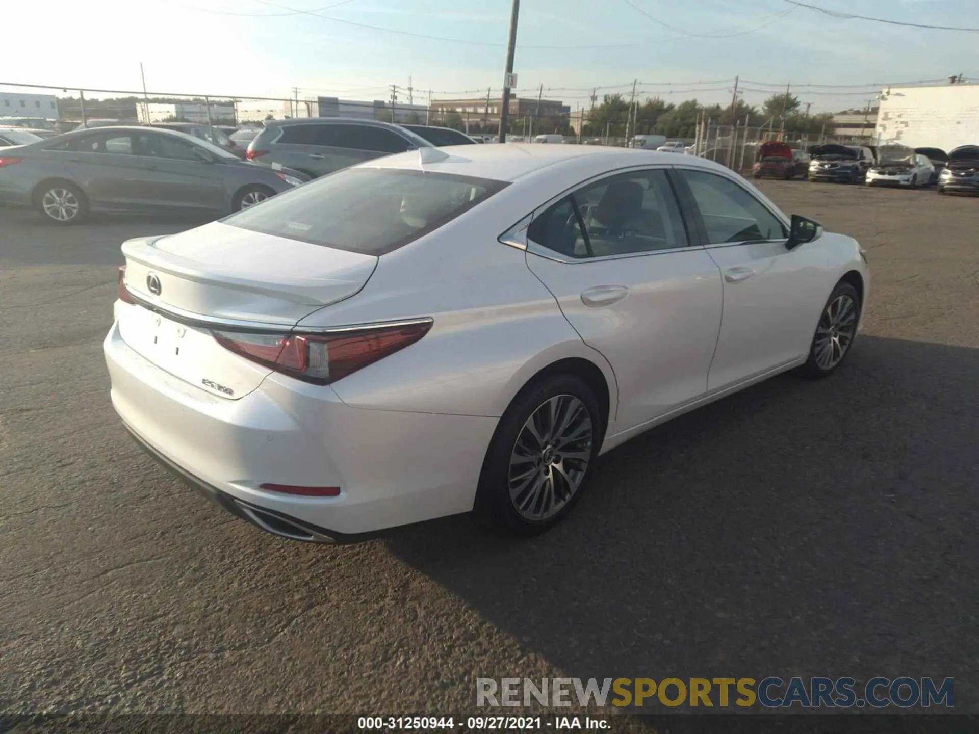 4 Photograph of a damaged car 58ADZ1B19MU083191 LEXUS ES 2021