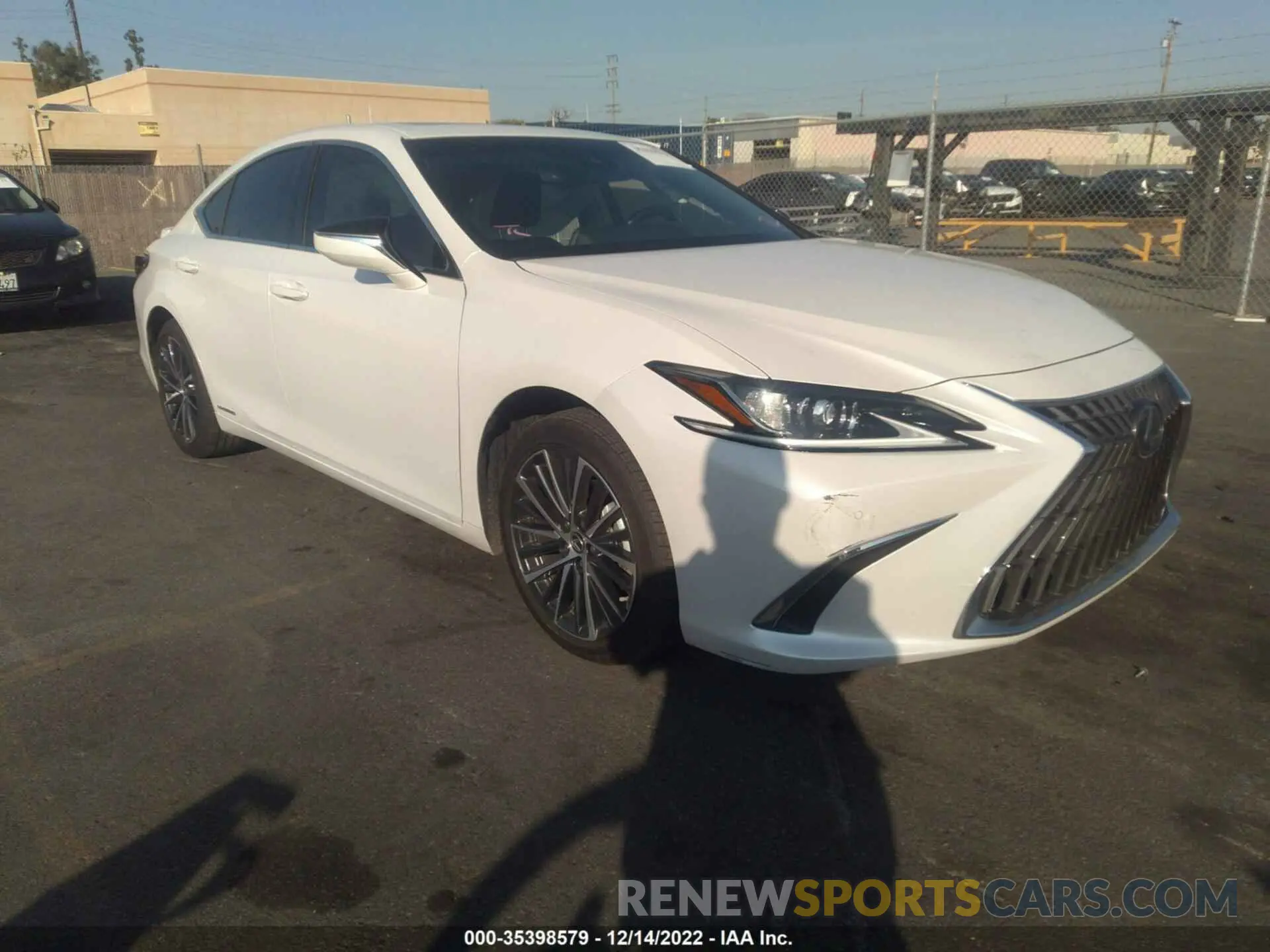 1 Фотография поврежденного автомобиля 58ADA1C17NU015883 LEXUS ES 2022