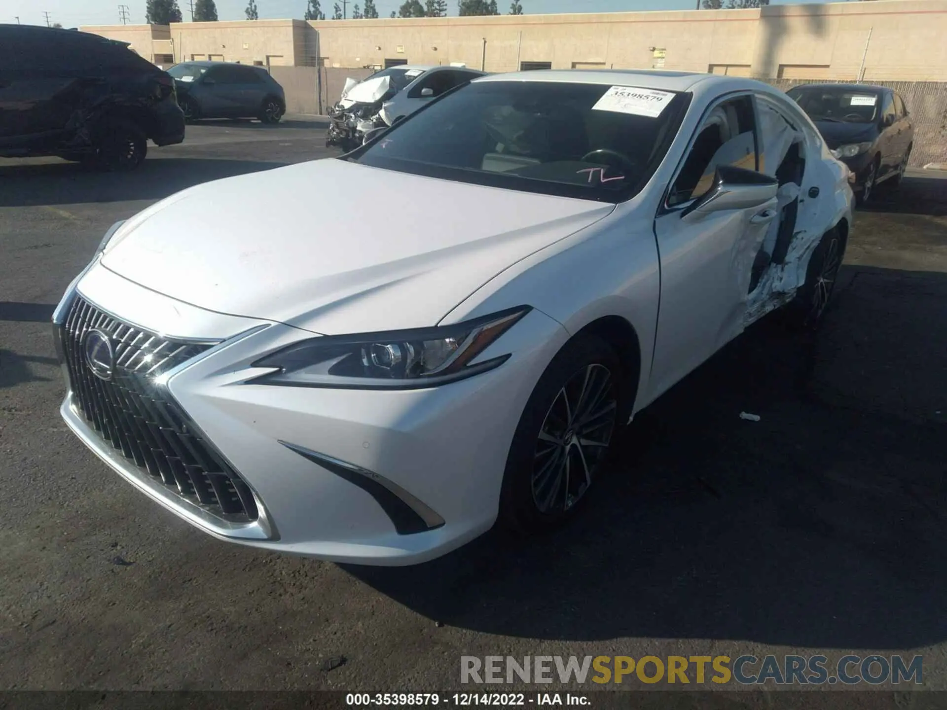 2 Фотография поврежденного автомобиля 58ADA1C17NU015883 LEXUS ES 2022