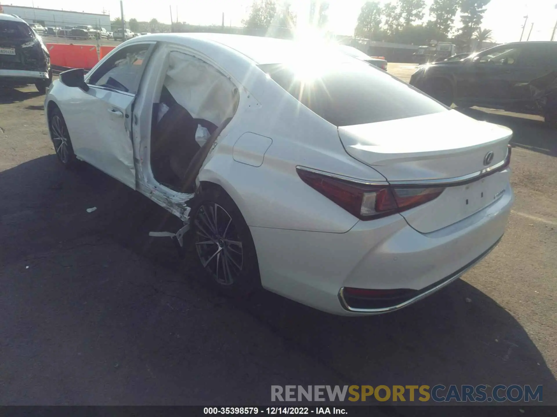 3 Фотография поврежденного автомобиля 58ADA1C17NU015883 LEXUS ES 2022
