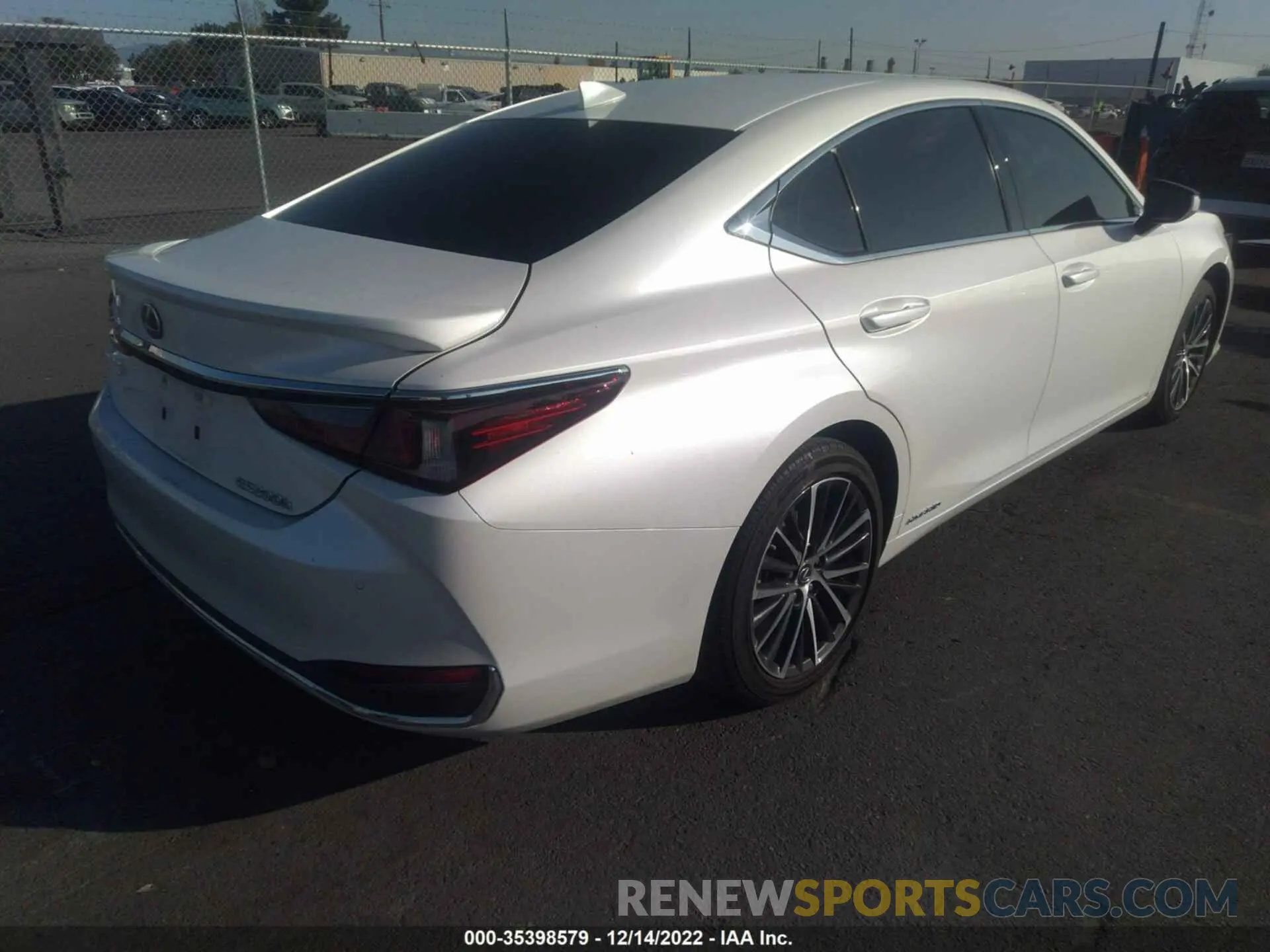 4 Фотография поврежденного автомобиля 58ADA1C17NU015883 LEXUS ES 2022
