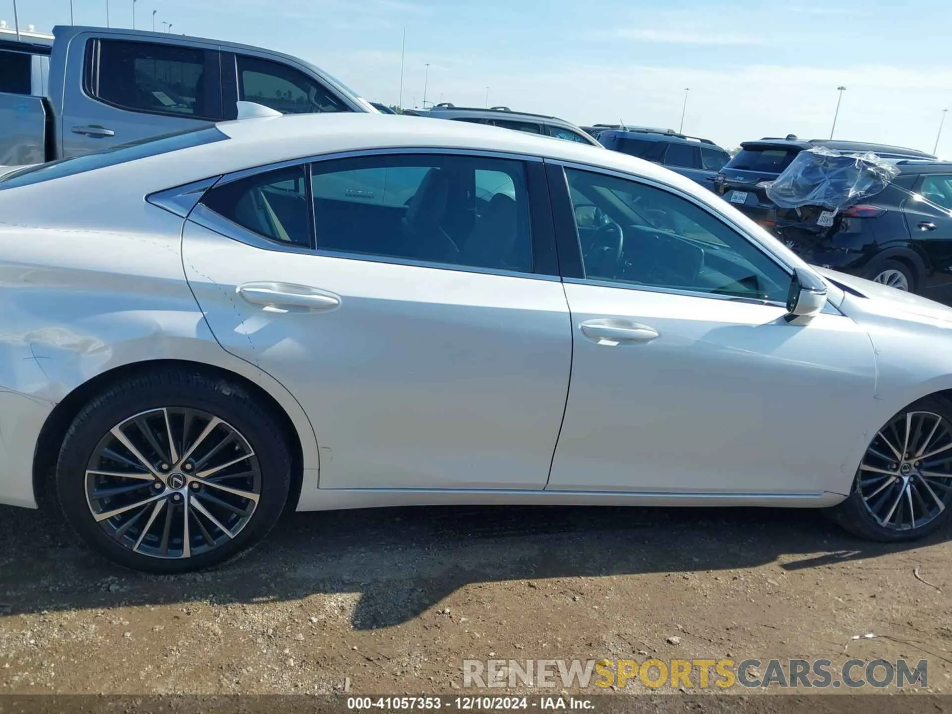 13 Фотография поврежденного автомобиля 58AD11D1XPU010775 LEXUS ES 2023
