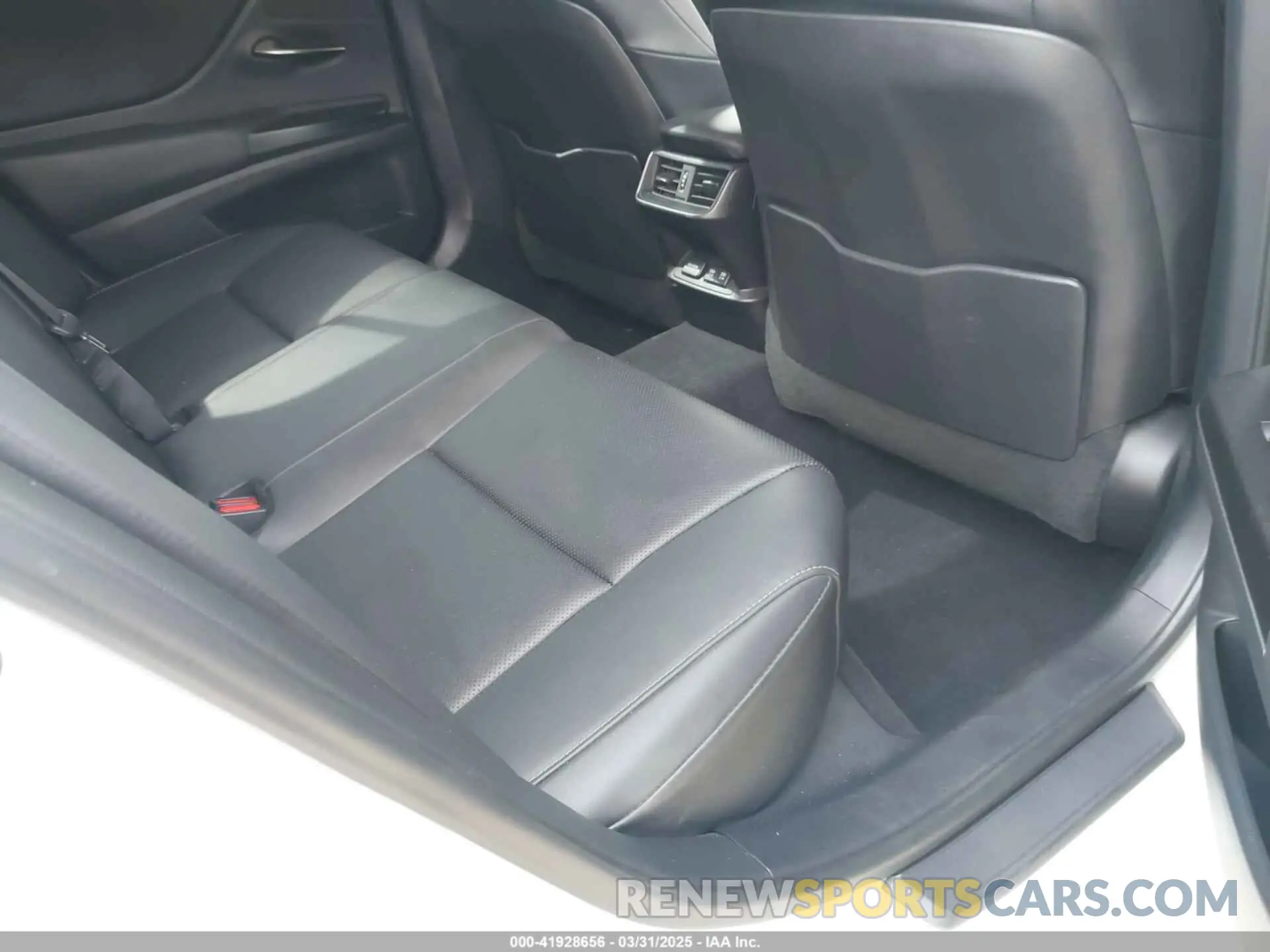 8 Фотография поврежденного автомобиля 58AD11D18MU006266 LEXUS ES 250 2021