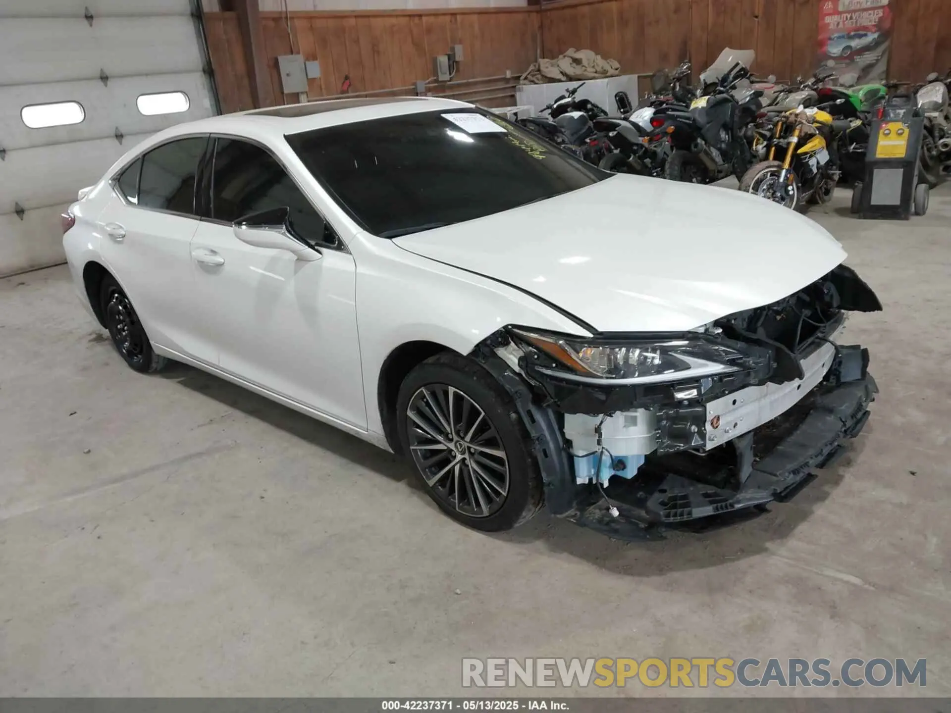 1 Photograph of a damaged car 58AD11D17NU009340 LEXUS ES 250 2022