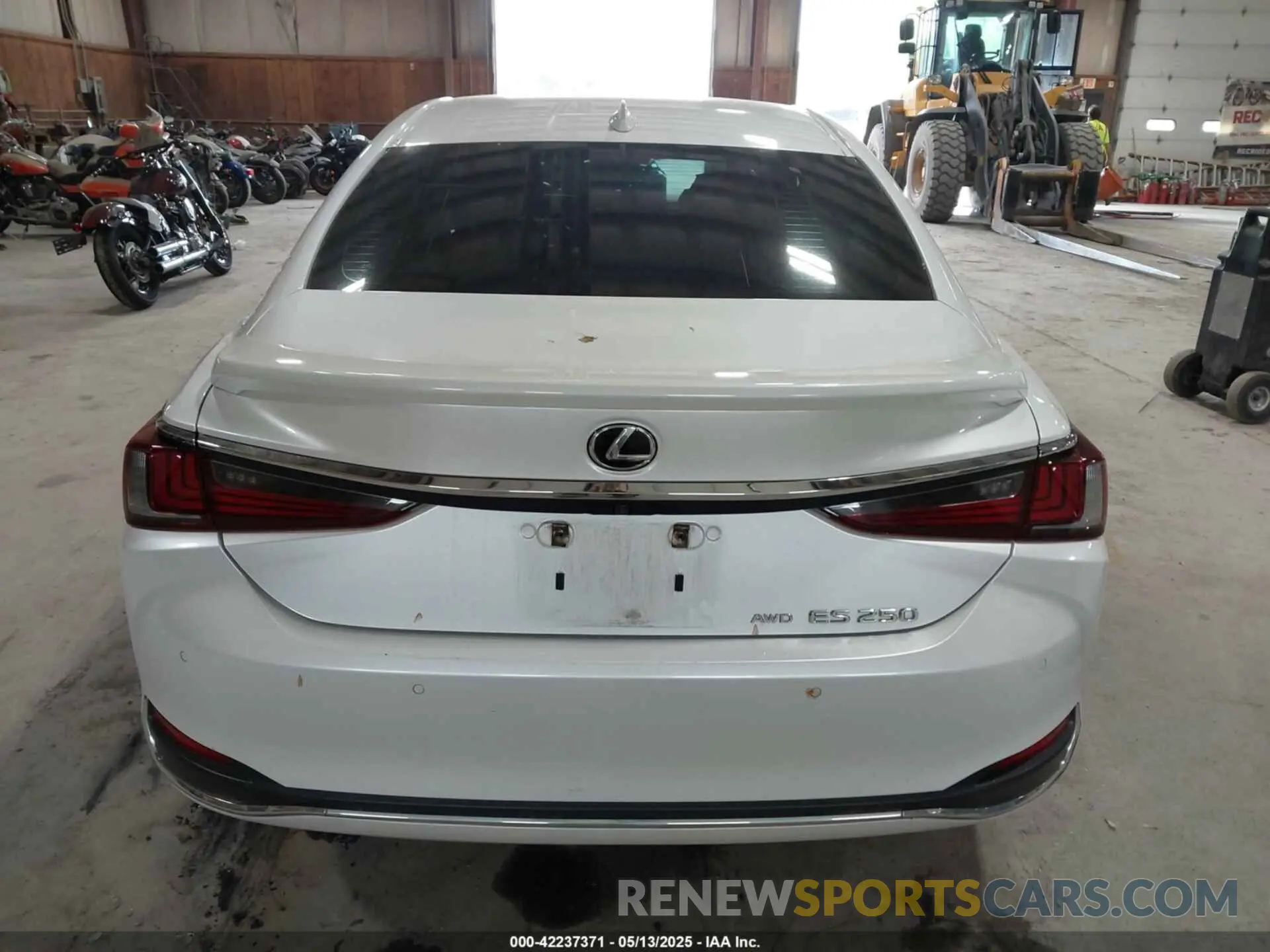 16 Photograph of a damaged car 58AD11D17NU009340 LEXUS ES 250 2022