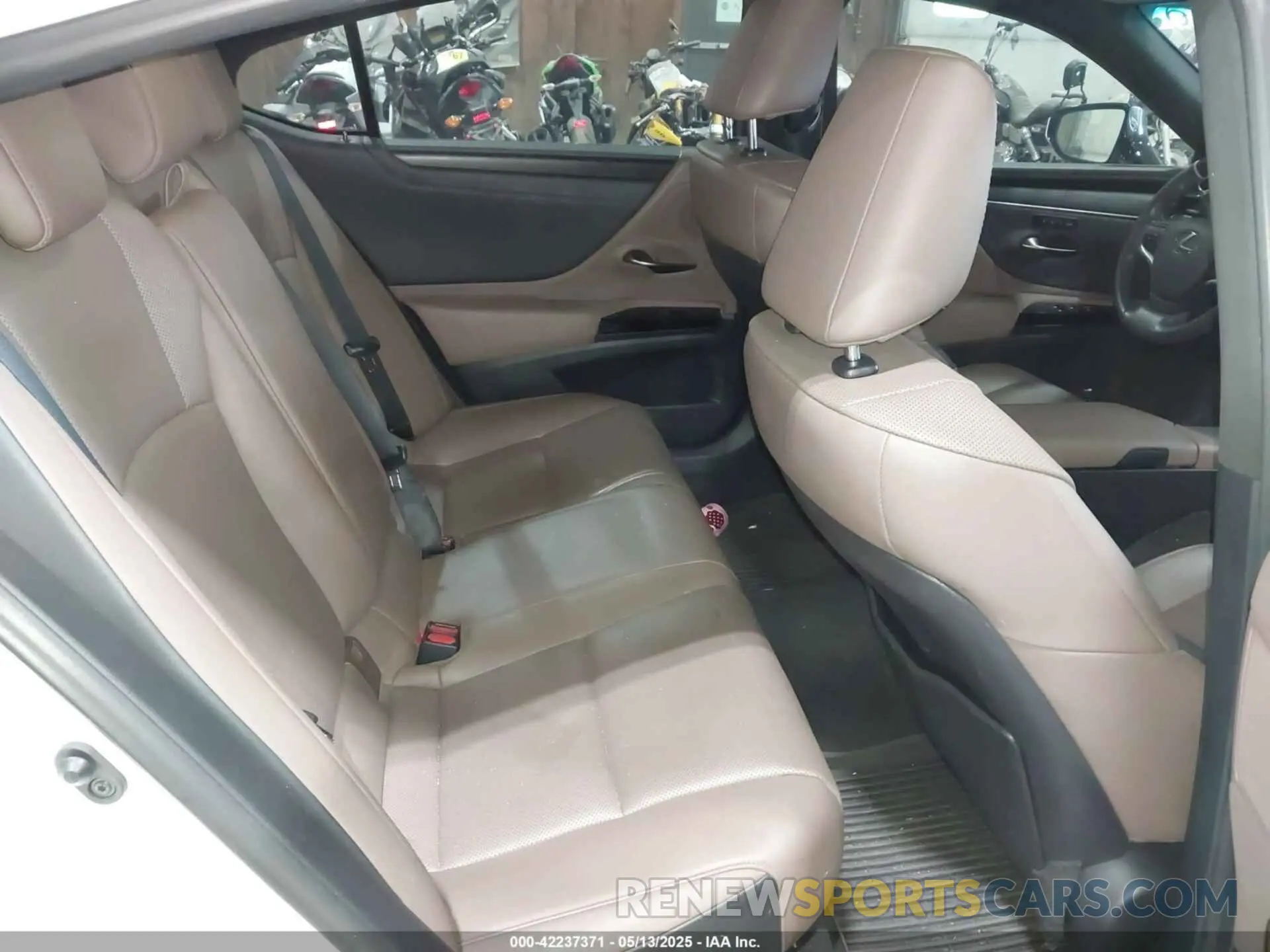 8 Photograph of a damaged car 58AD11D17NU009340 LEXUS ES 250 2022