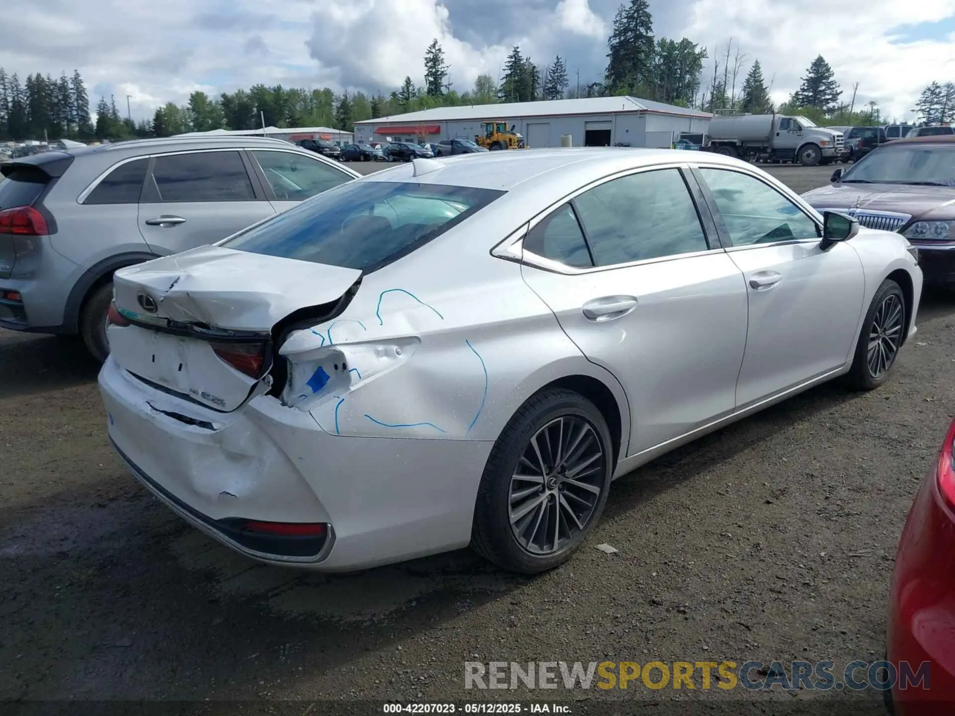 4 Фотография поврежденного автомобиля 58AD11D17RU012342 LEXUS ES 250 2024