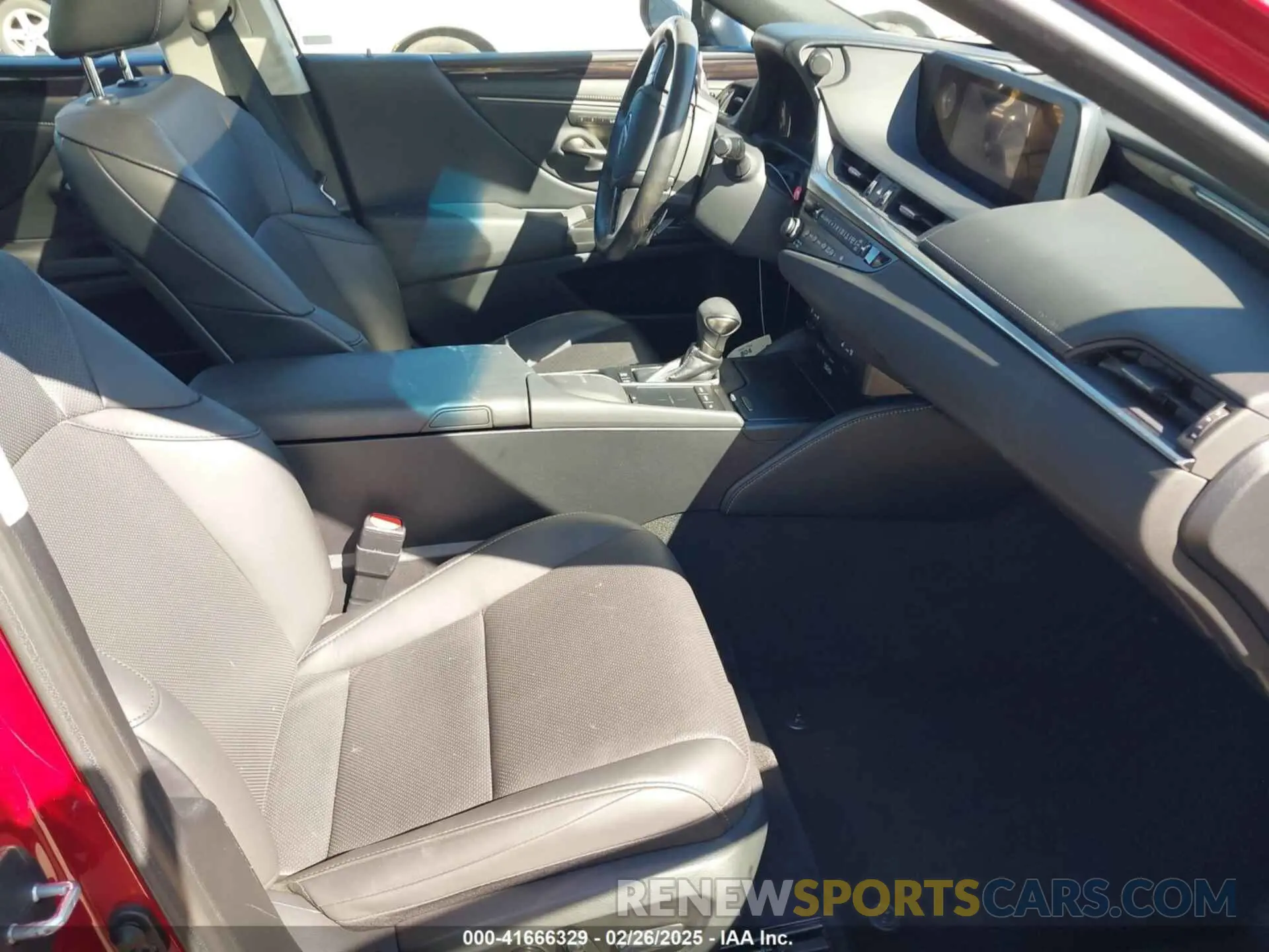 5 Photograph of a damaged car 58AB21B13KU001903 LEXUS ES 300H 2019