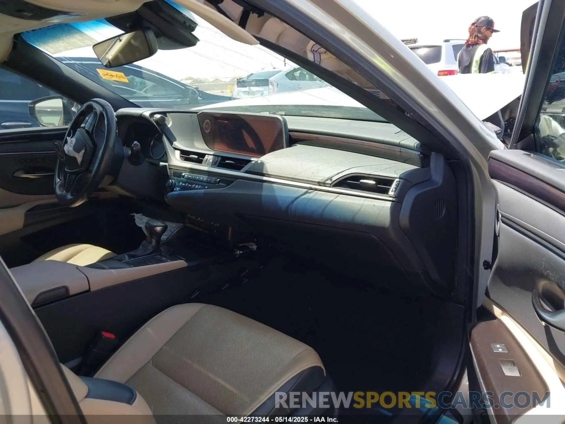 5 Photograph of a damaged car 58AB21B15KU002342 LEXUS ES 300H 2019
