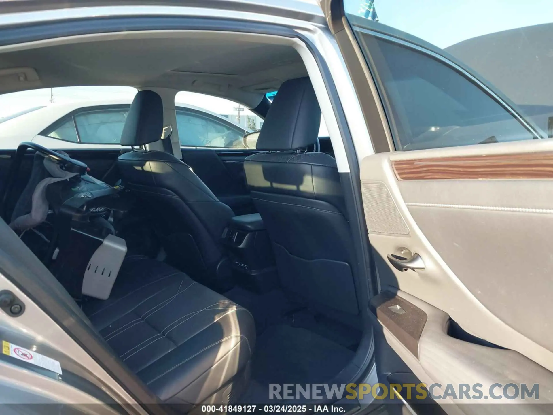 8 Photograph of a damaged car JTHB21B10K2043757 LEXUS ES 300H 2019