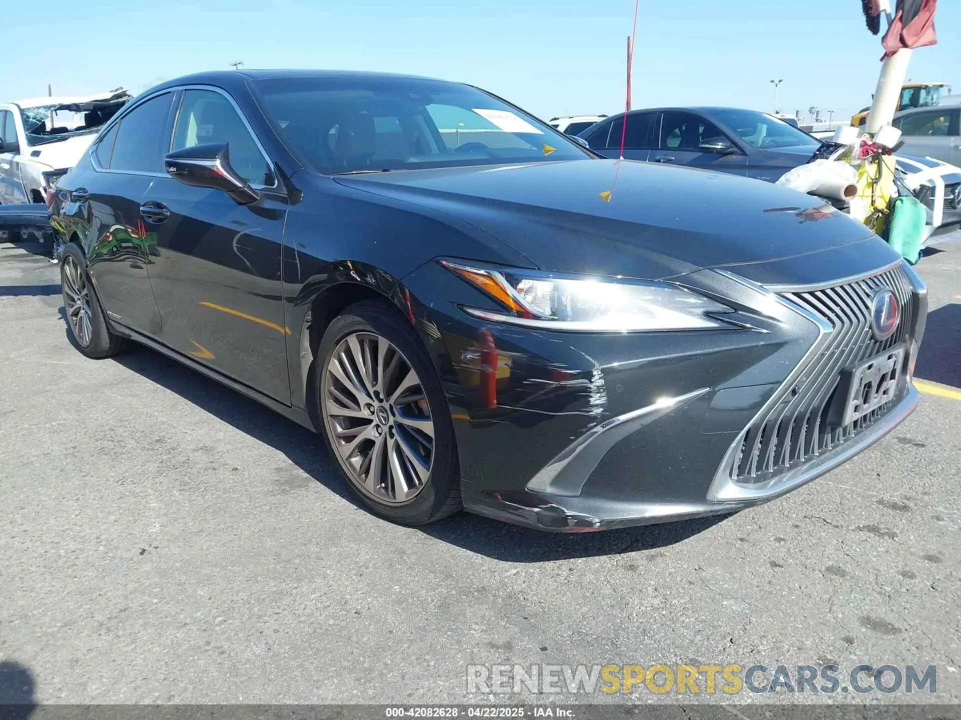 1 Фотография поврежденного автомобиля JTHB21B11K2024098 LEXUS ES 300H 2019