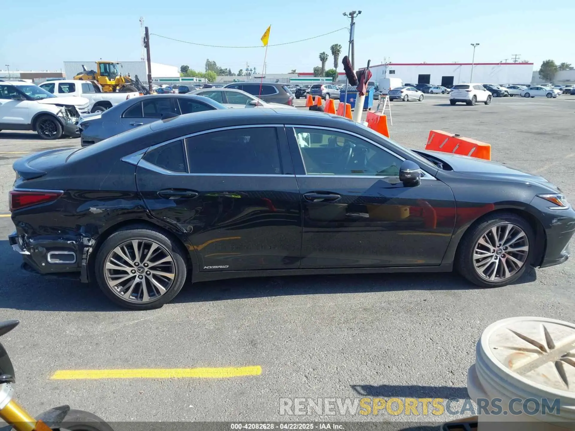 14 Фотография поврежденного автомобиля JTHB21B11K2024098 LEXUS ES 300H 2019