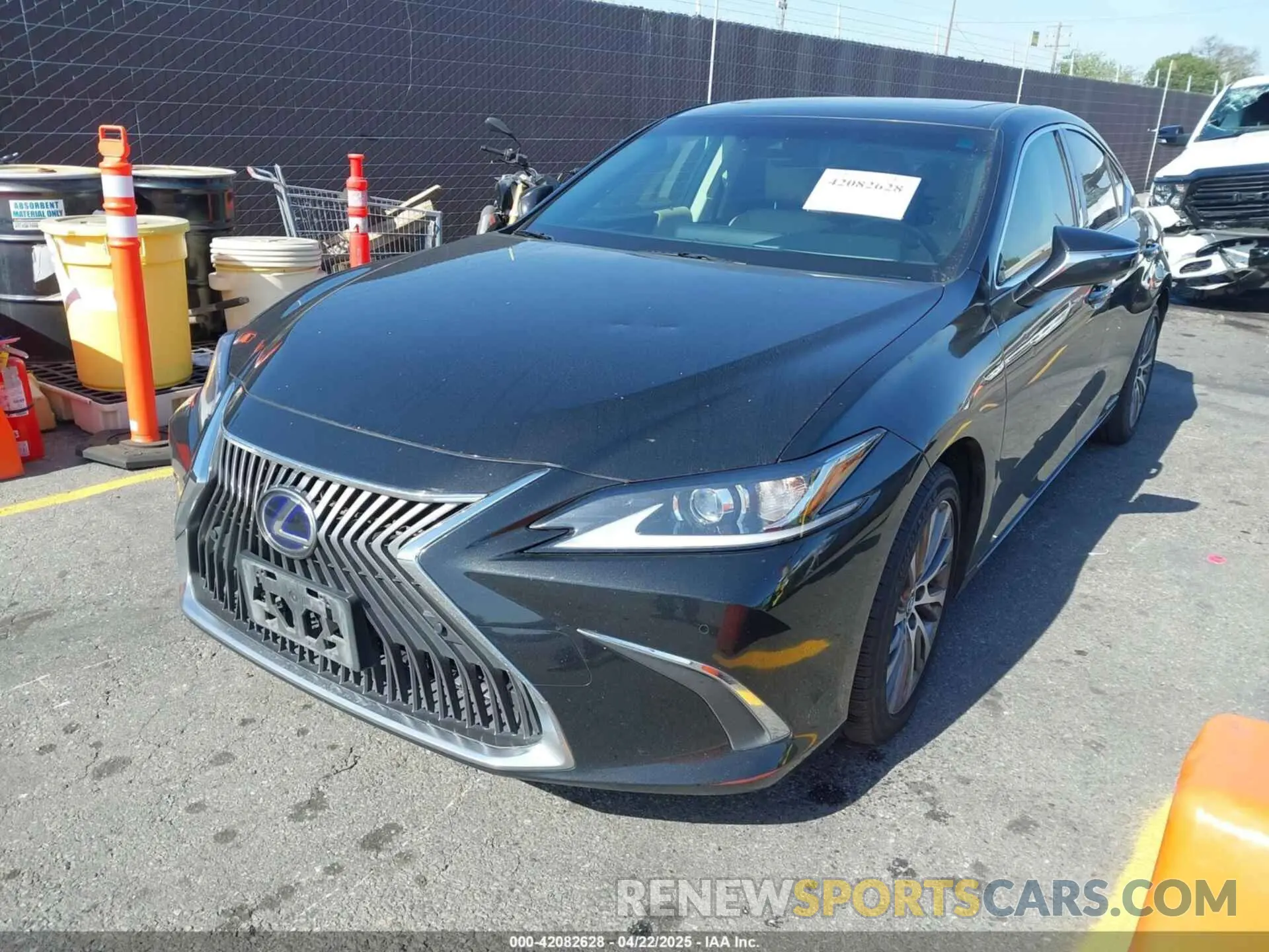 2 Фотография поврежденного автомобиля JTHB21B11K2024098 LEXUS ES 300H 2019