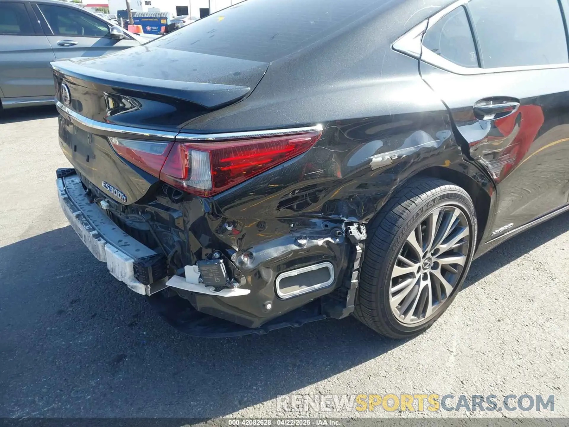 6 Фотография поврежденного автомобиля JTHB21B11K2024098 LEXUS ES 300H 2019