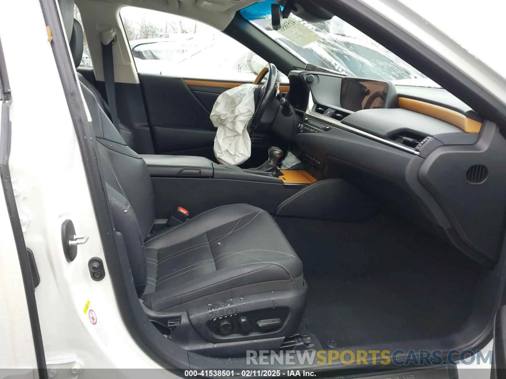 5 Photograph of a damaged car JTHB21B16K2035470 LEXUS ES 300H 2019