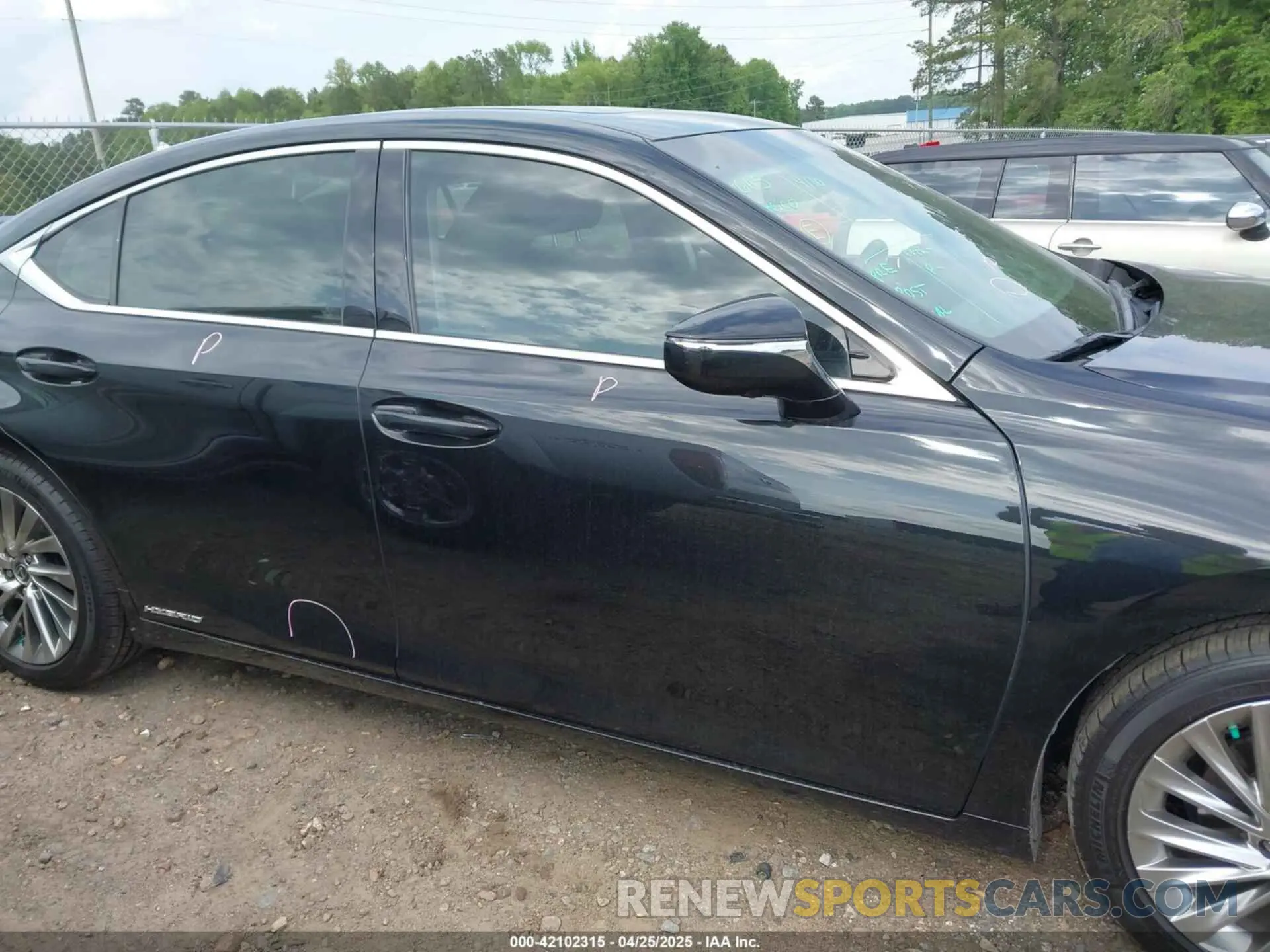 14 Photograph of a damaged car JTHB21B18K2024051 LEXUS ES 300H 2019
