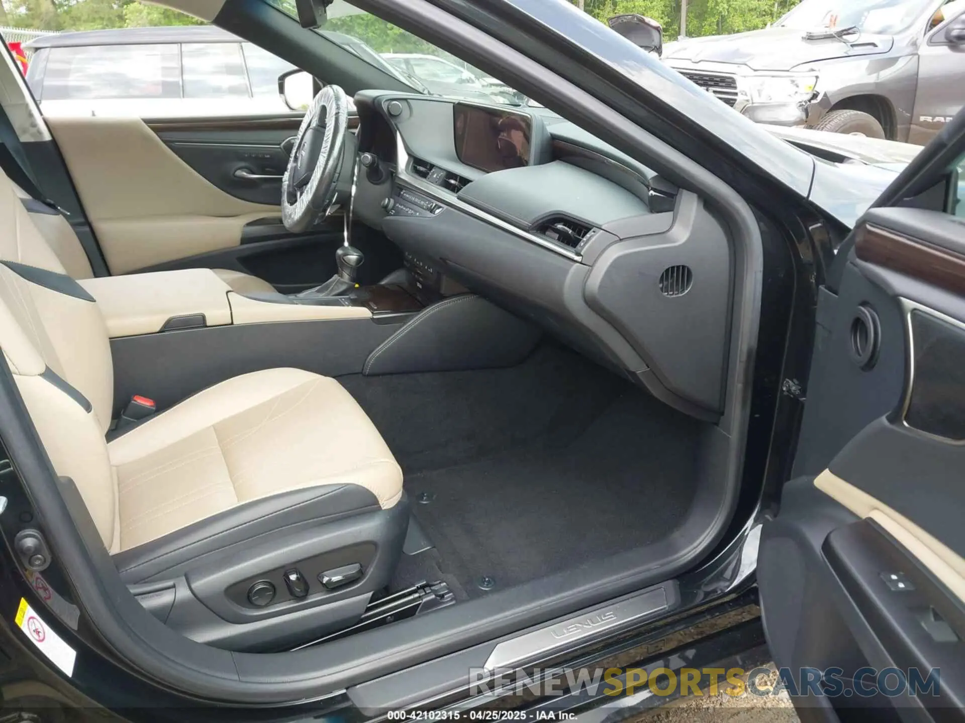 5 Photograph of a damaged car JTHB21B18K2024051 LEXUS ES 300H 2019