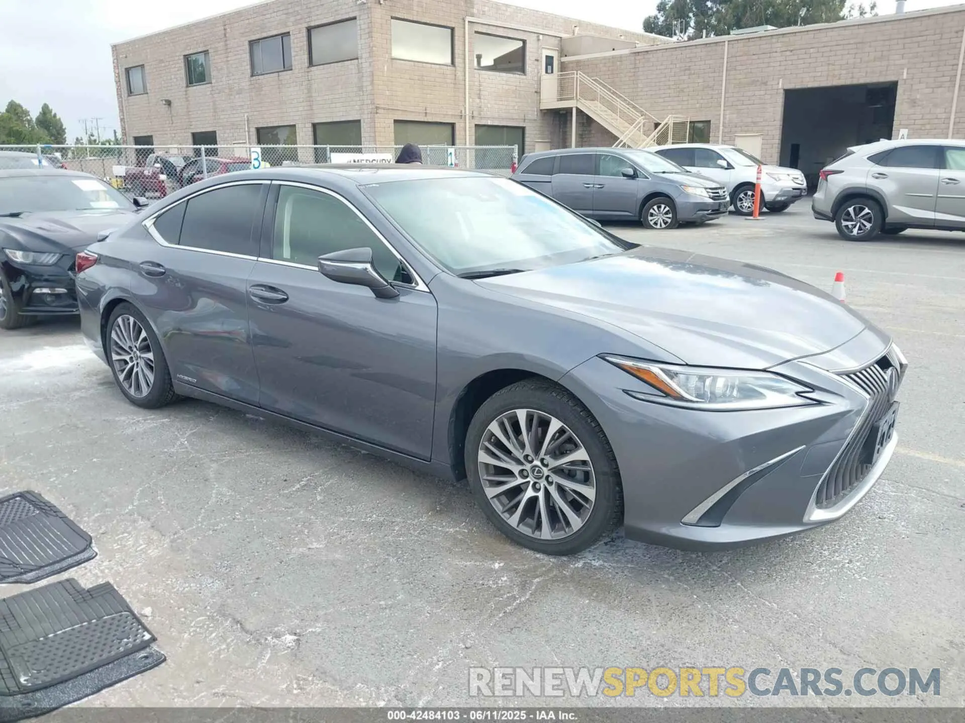 1 Фотография поврежденного автомобиля JTHB21B19K2022809 LEXUS ES 300H 2019