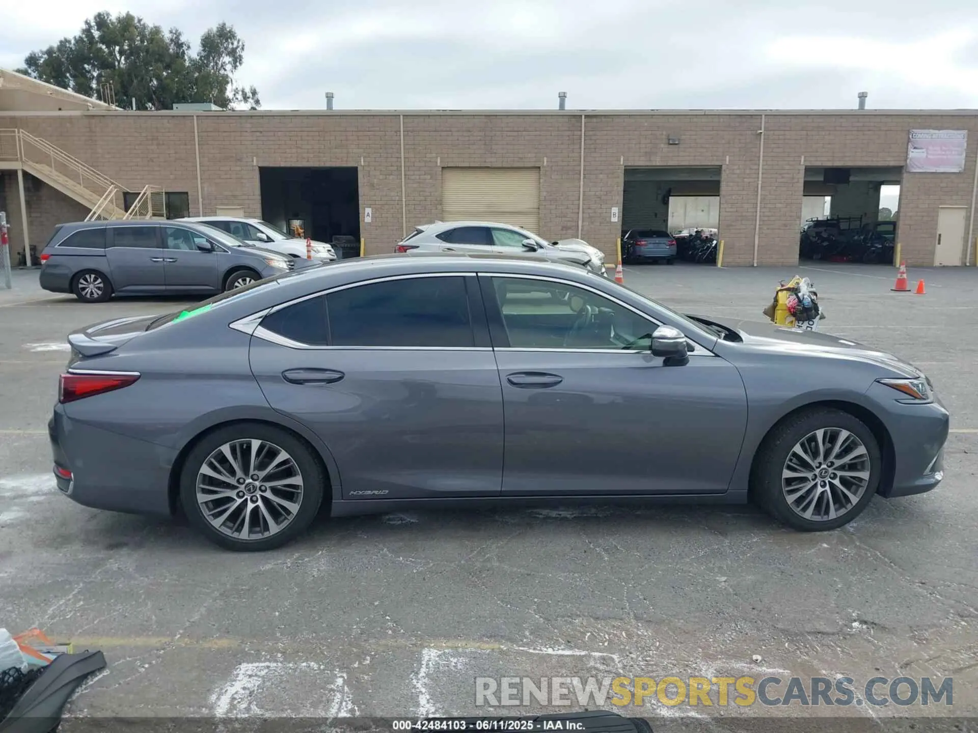 13 Фотография поврежденного автомобиля JTHB21B19K2022809 LEXUS ES 300H 2019
