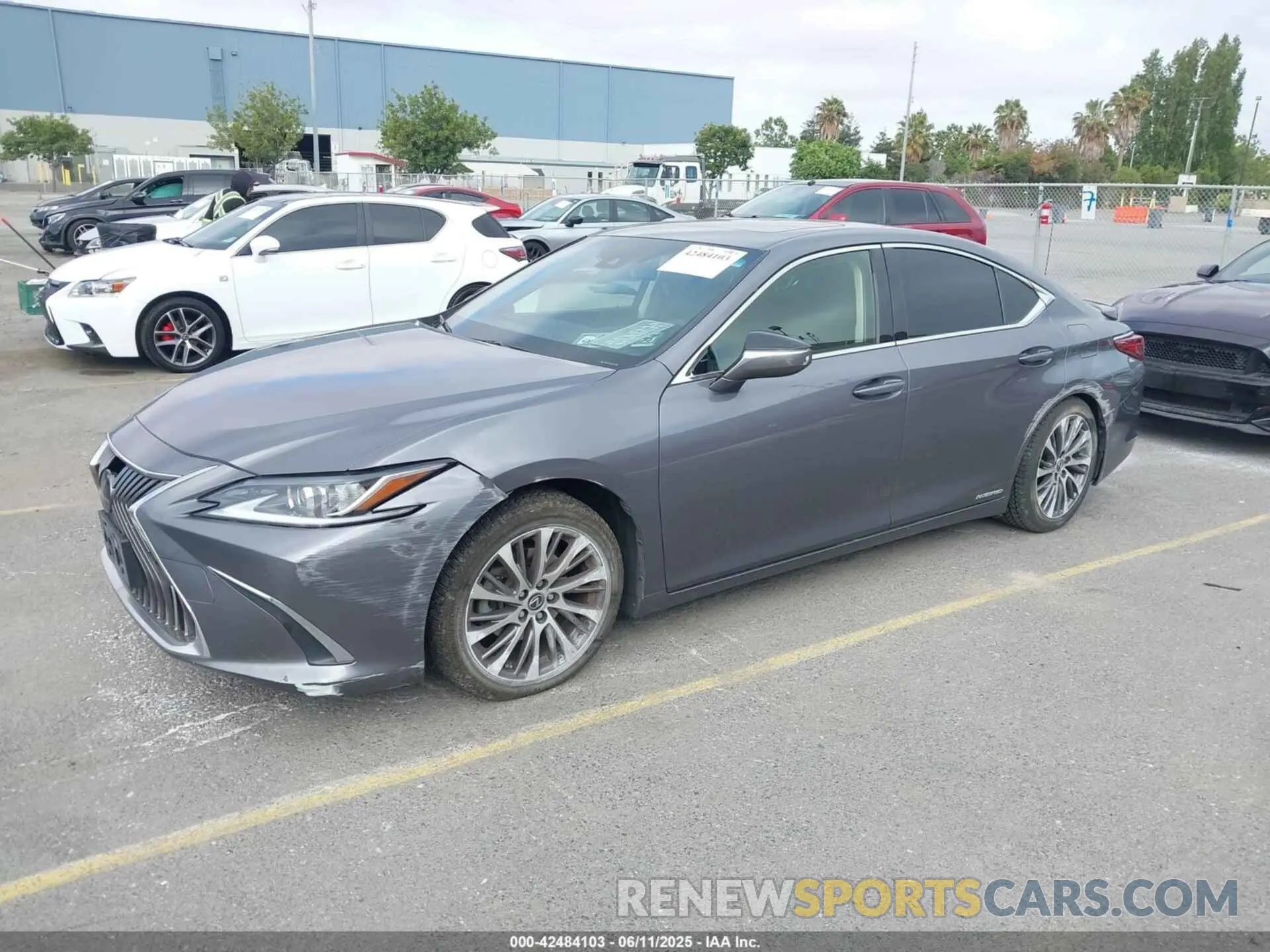 2 Фотография поврежденного автомобиля JTHB21B19K2022809 LEXUS ES 300H 2019