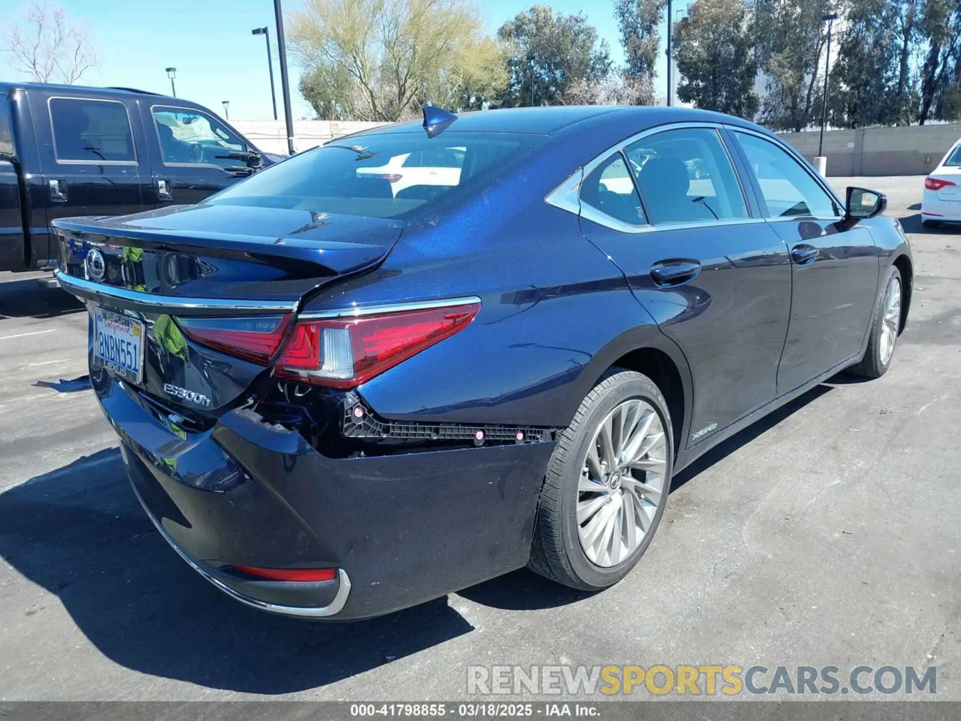 4 Фотография поврежденного автомобиля JTHB21B19K2041120 LEXUS ES 300H 2019