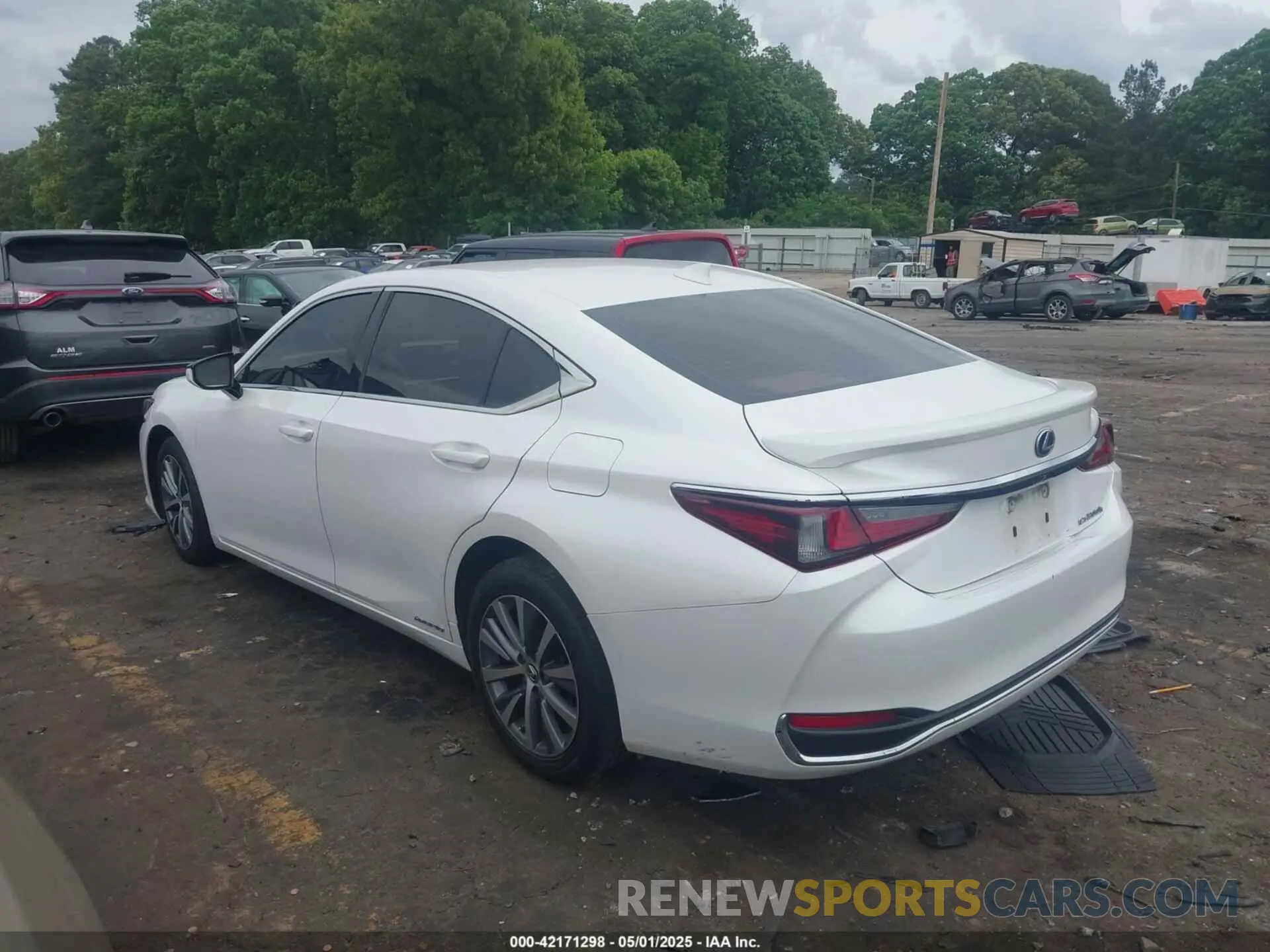 3 Photograph of a damaged car 58AC21B10LU006207 LEXUS ES 300H 2020
