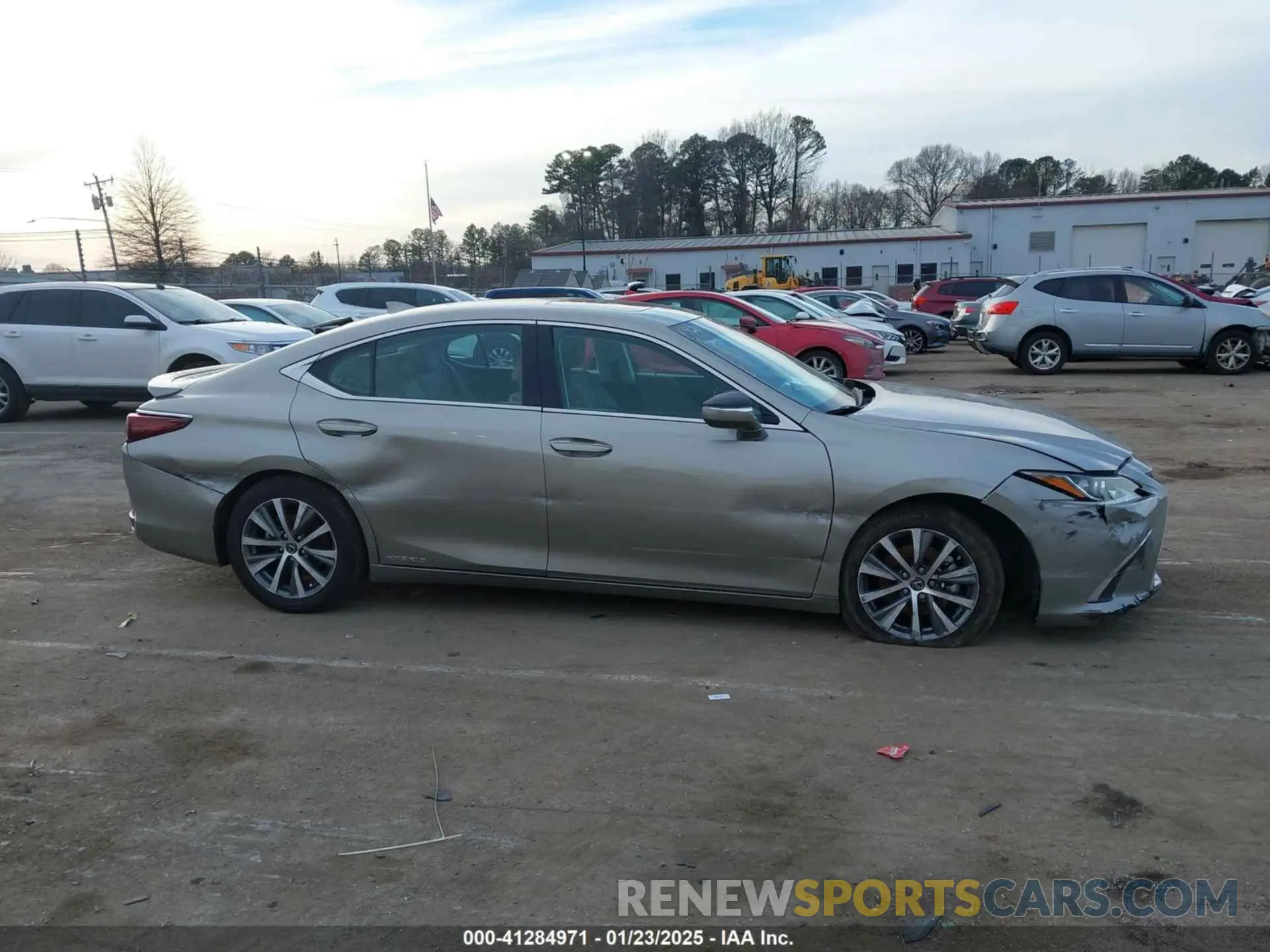 13 Photograph of a damaged car 58AD21B11LU005264 LEXUS ES 300H 2020