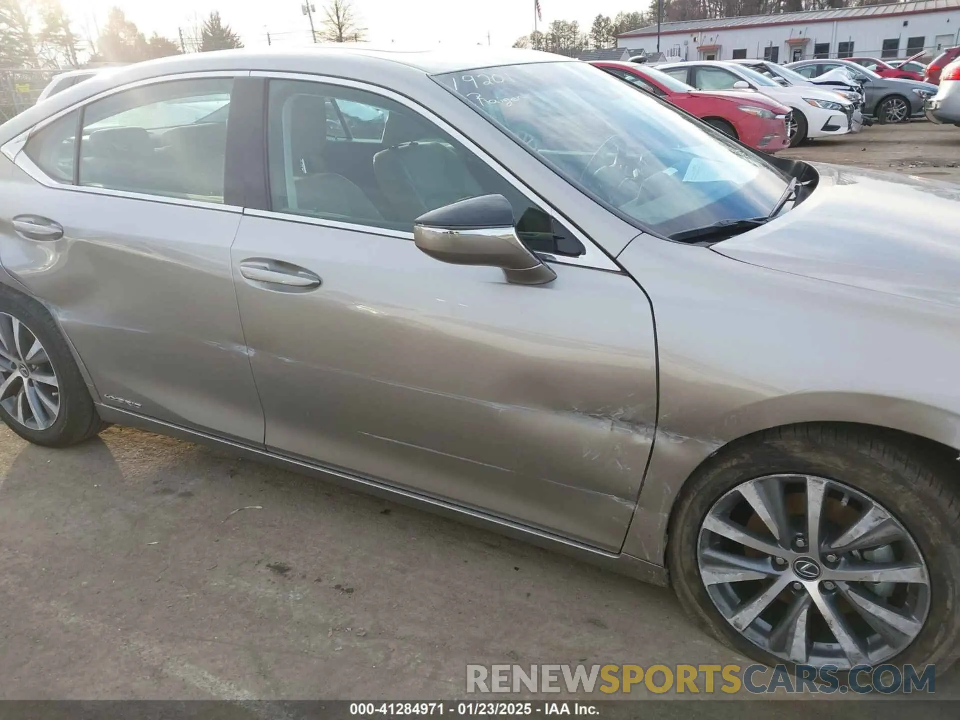 17 Photograph of a damaged car 58AD21B11LU005264 LEXUS ES 300H 2020