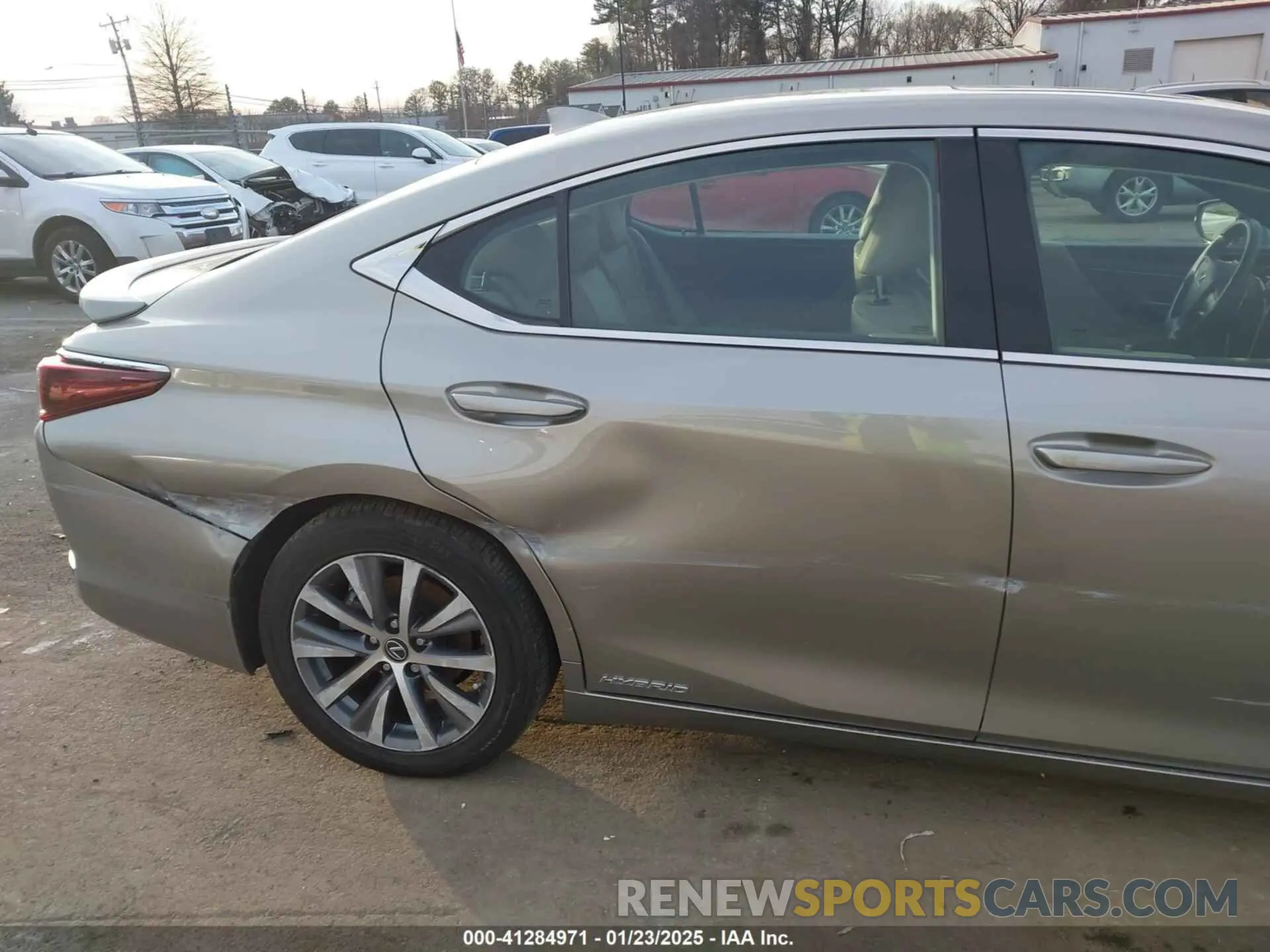18 Photograph of a damaged car 58AD21B11LU005264 LEXUS ES 300H 2020