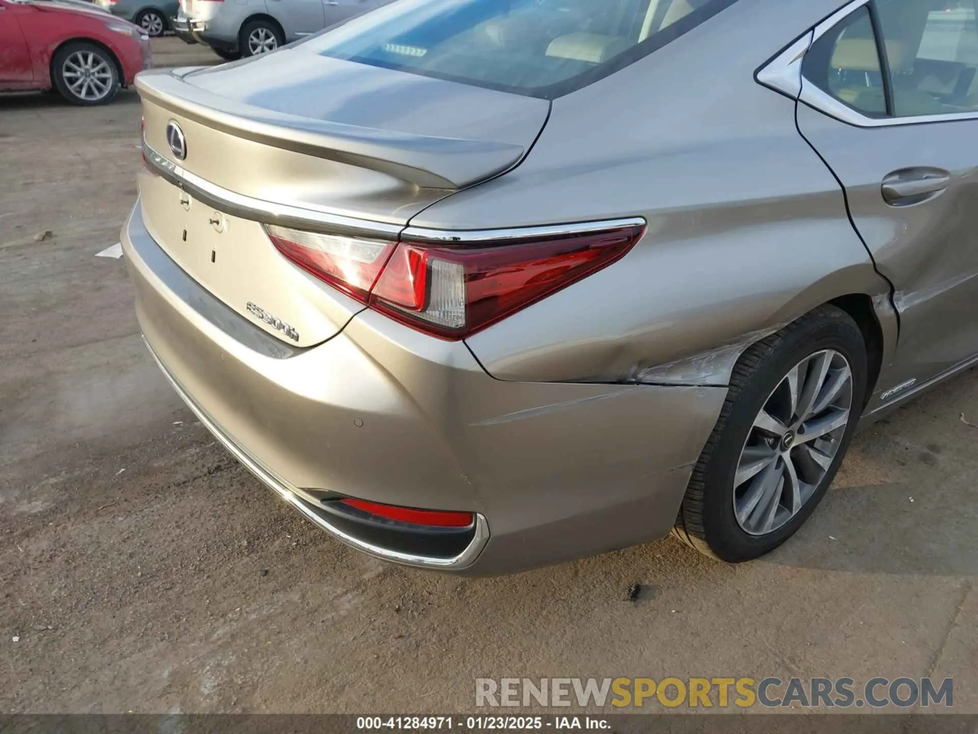 19 Photograph of a damaged car 58AD21B11LU005264 LEXUS ES 300H 2020