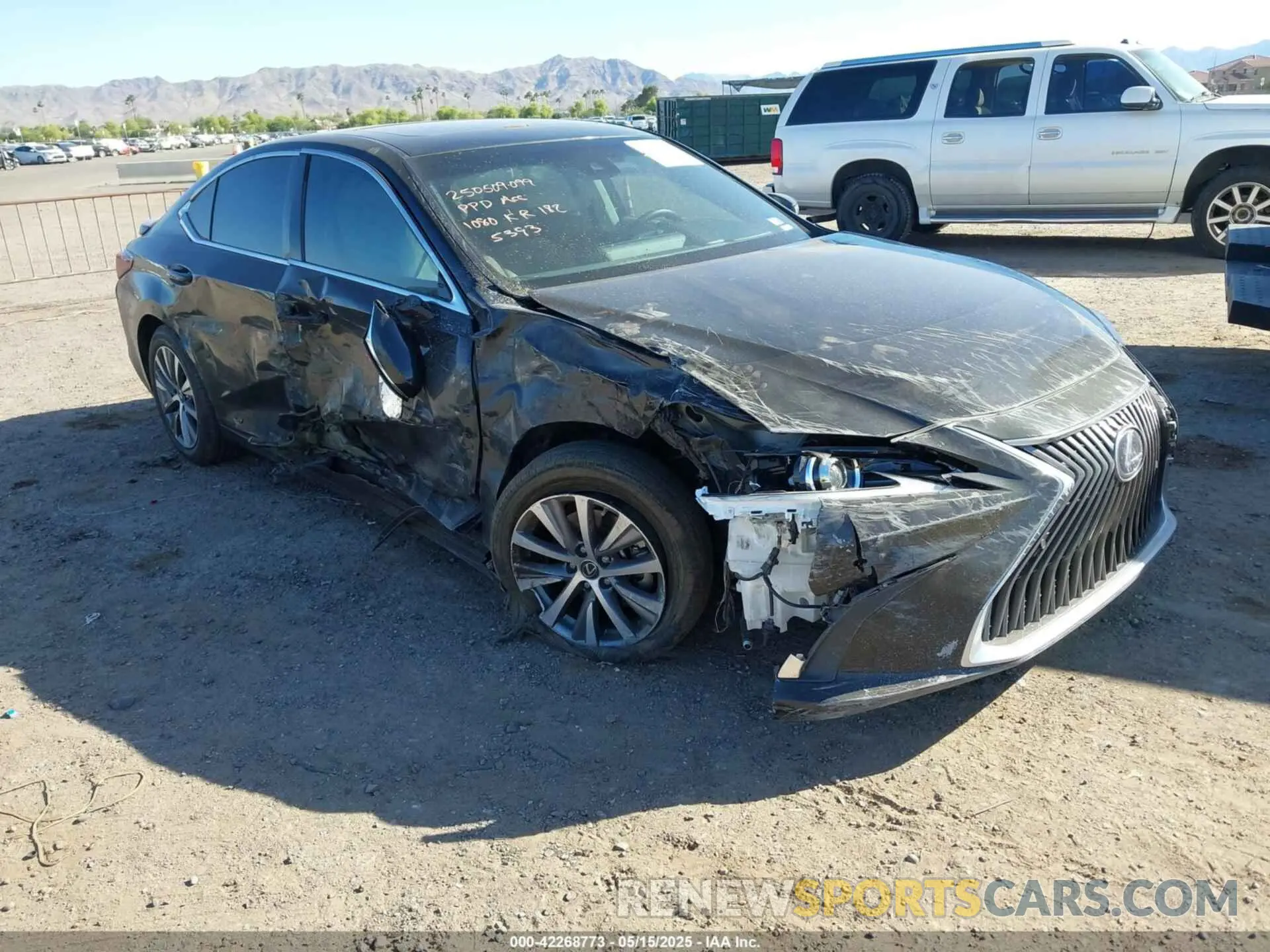 1 Photograph of a damaged car 58AD21B11LU005393 LEXUS ES 300H 2020