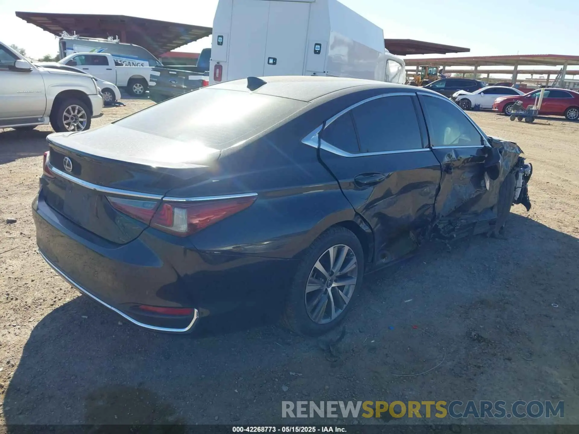 4 Photograph of a damaged car 58AD21B11LU005393 LEXUS ES 300H 2020