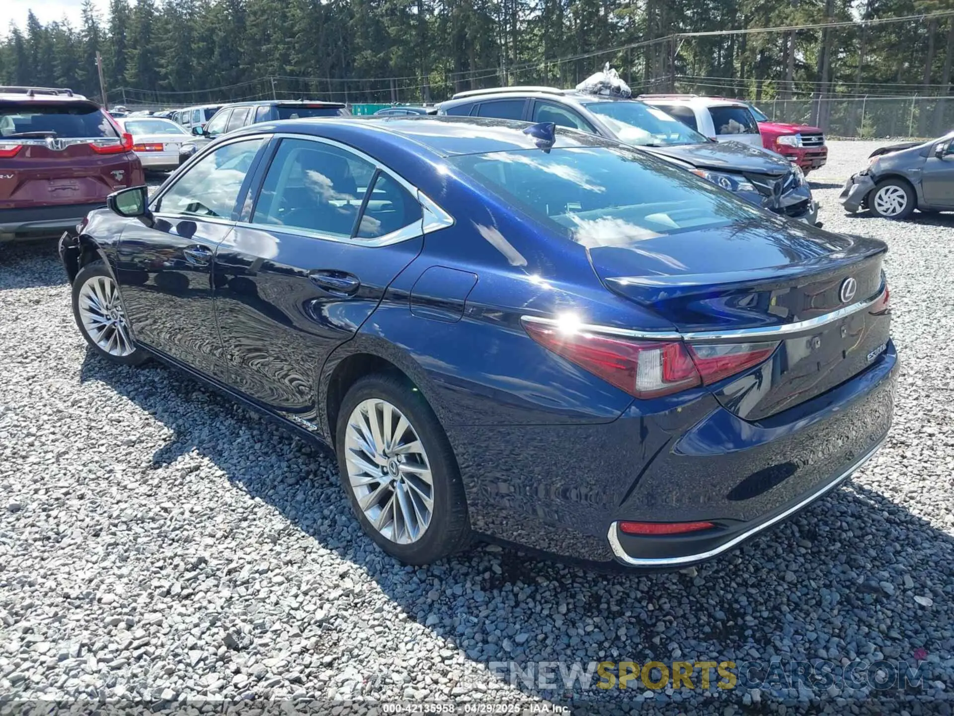 3 Photograph of a damaged car 58AE21B12LU011806 LEXUS ES 300H 2020