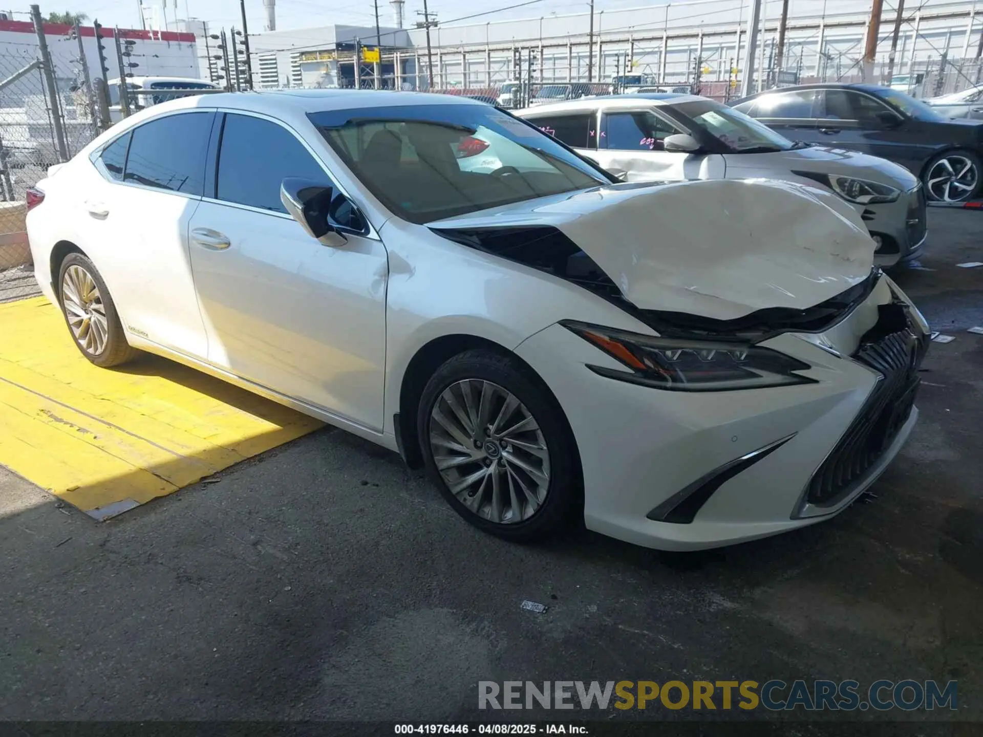 1 Photograph of a damaged car 58AE21B18LU008618 LEXUS ES 300H 2020