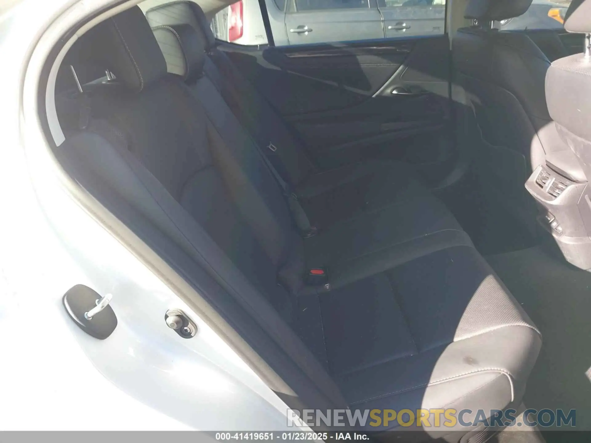 8 Photograph of a damaged car 58ACA1C13MU005572 LEXUS ES 300H 2021