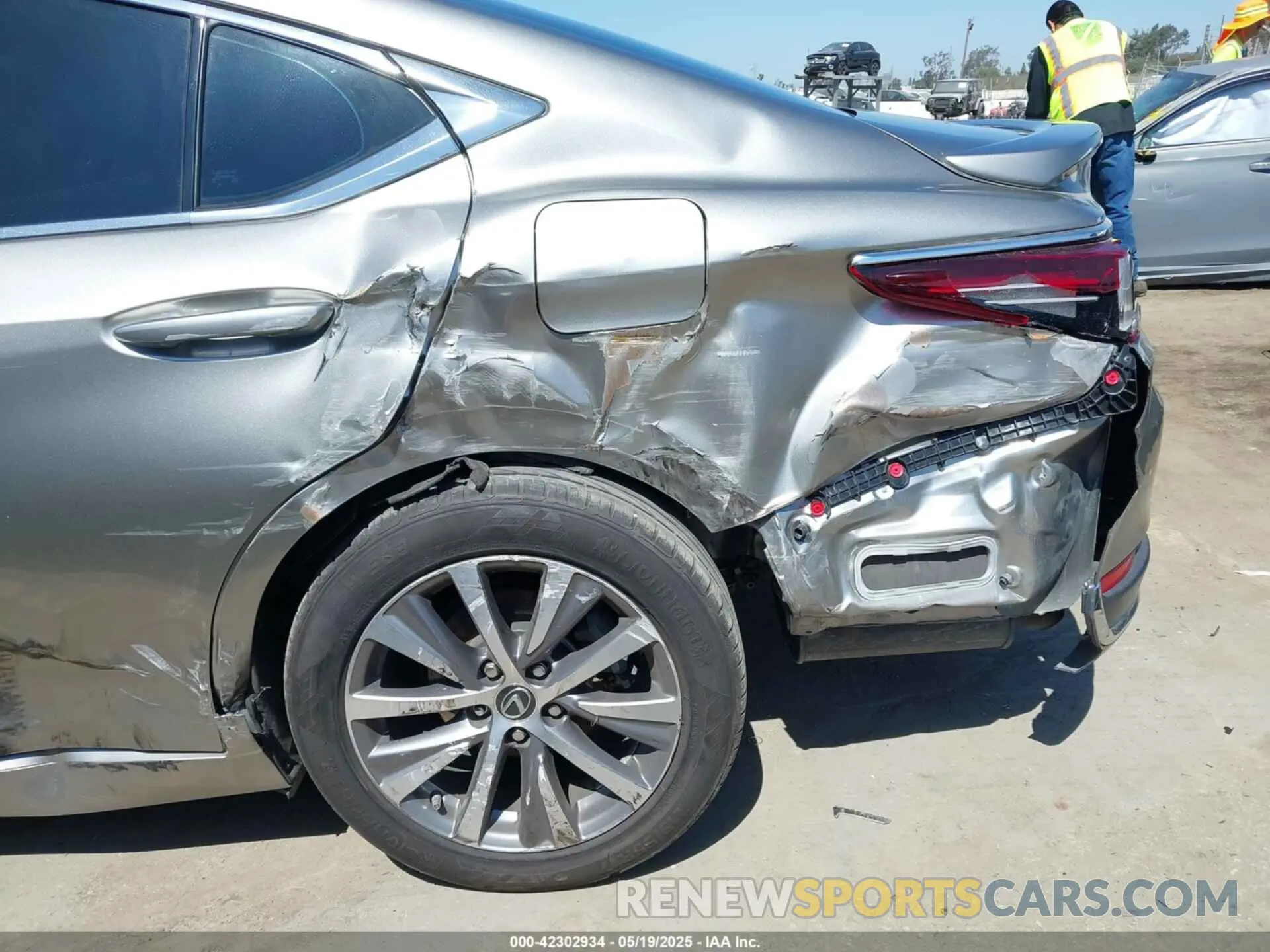 18 Фотография поврежденного автомобиля 58ACA1C1XMU007576 LEXUS ES 300H 2021