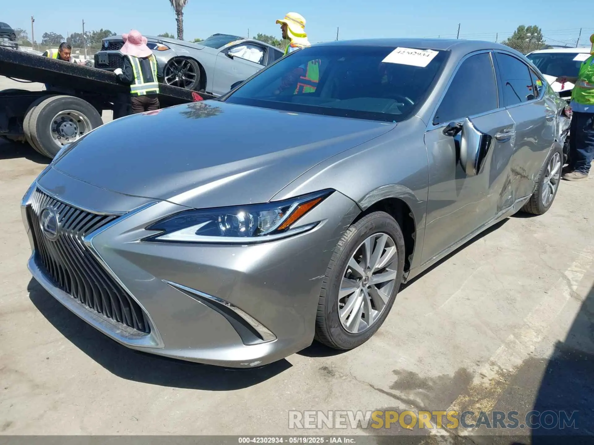 2 Фотография поврежденного автомобиля 58ACA1C1XMU007576 LEXUS ES 300H 2021