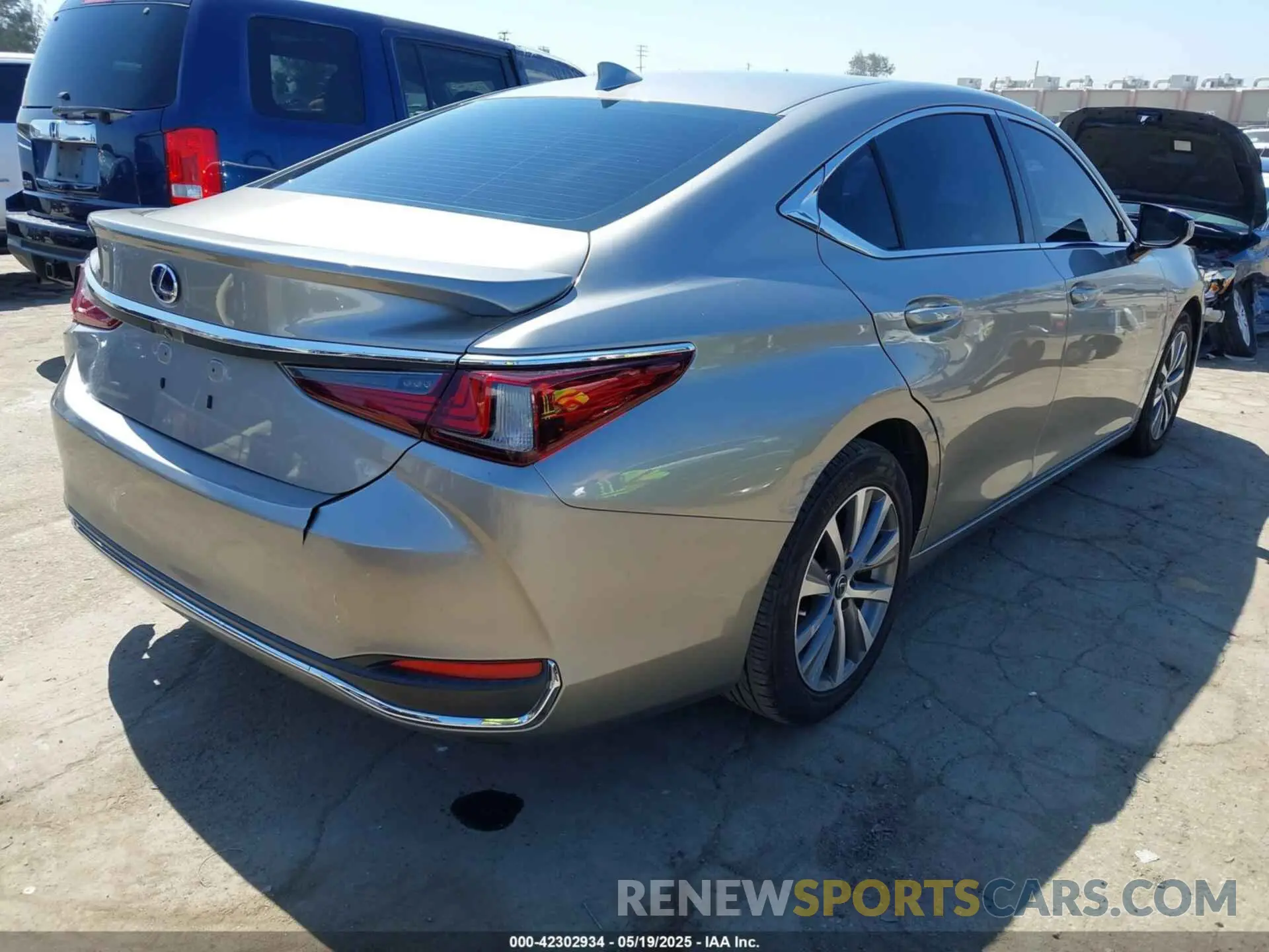 4 Фотография поврежденного автомобиля 58ACA1C1XMU007576 LEXUS ES 300H 2021