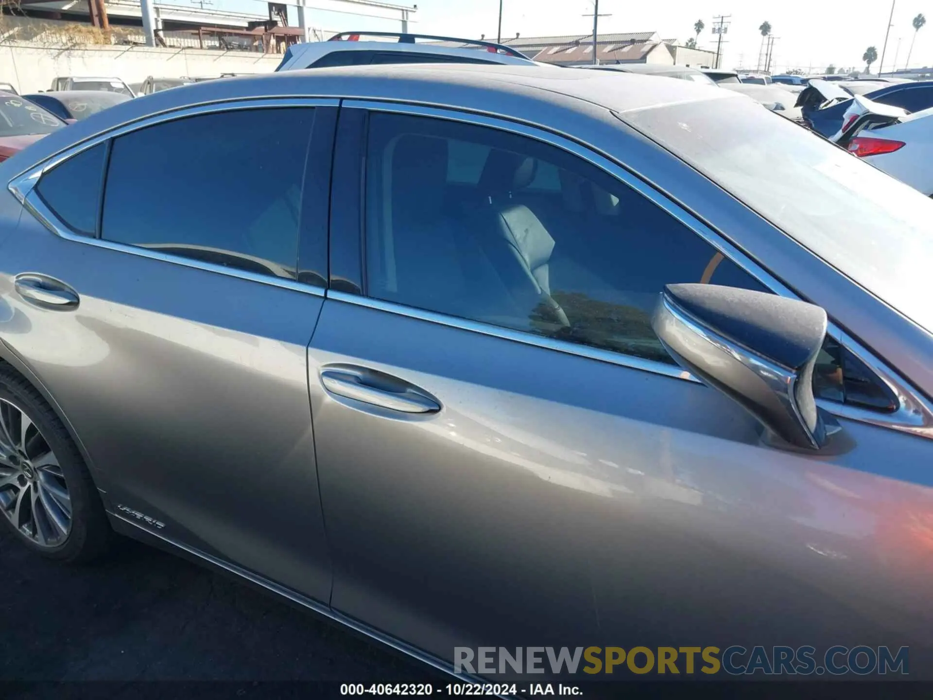 14 Photograph of a damaged car 58ADA1C12MU001260 LEXUS ES 300H 2021
