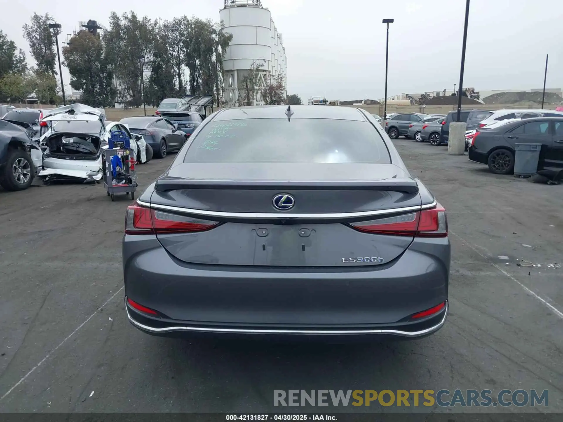17 Фотография поврежденного автомобиля 58ADA1C12MU004997 LEXUS ES 300H 2021