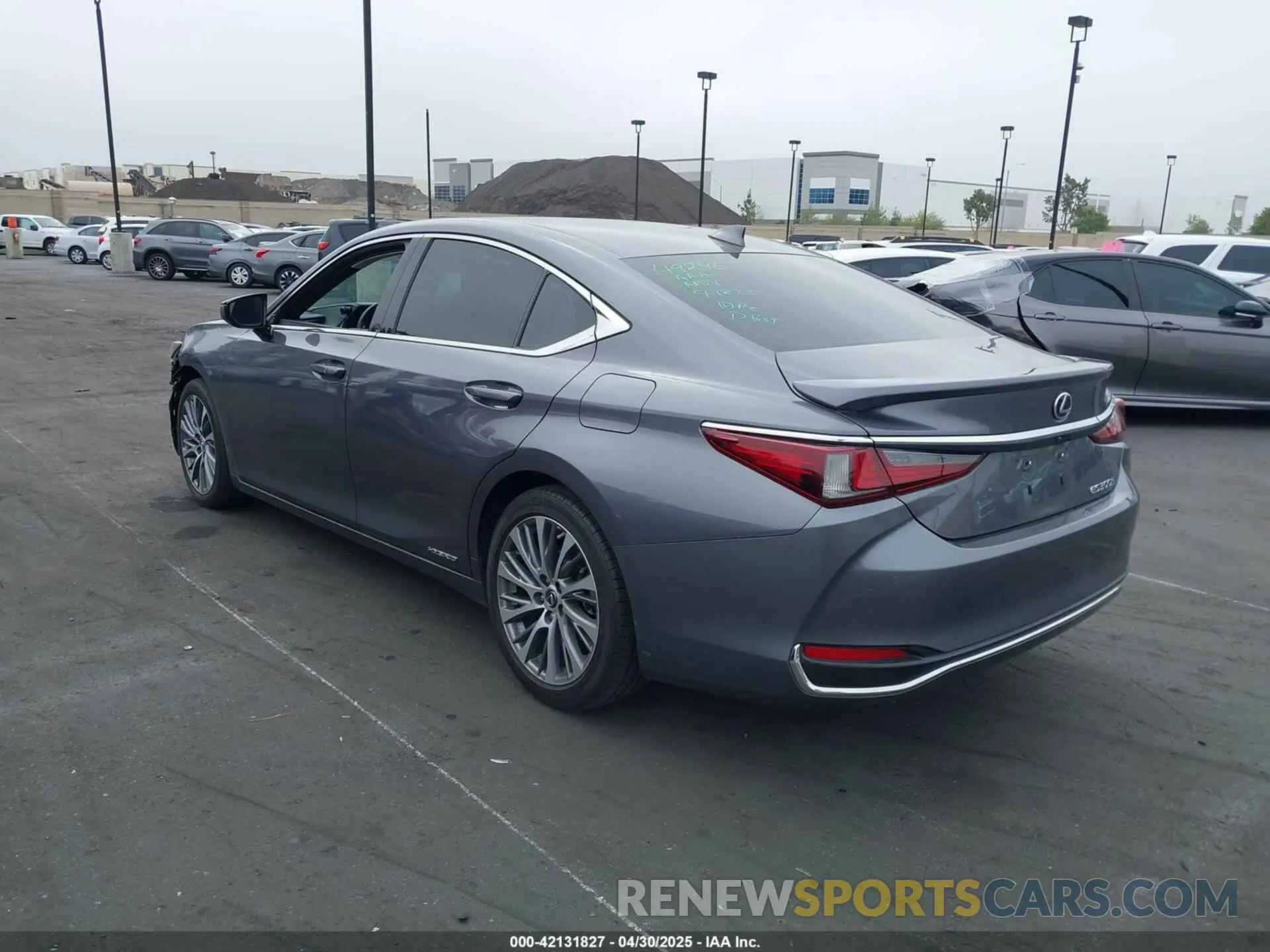3 Фотография поврежденного автомобиля 58ADA1C12MU004997 LEXUS ES 300H 2021