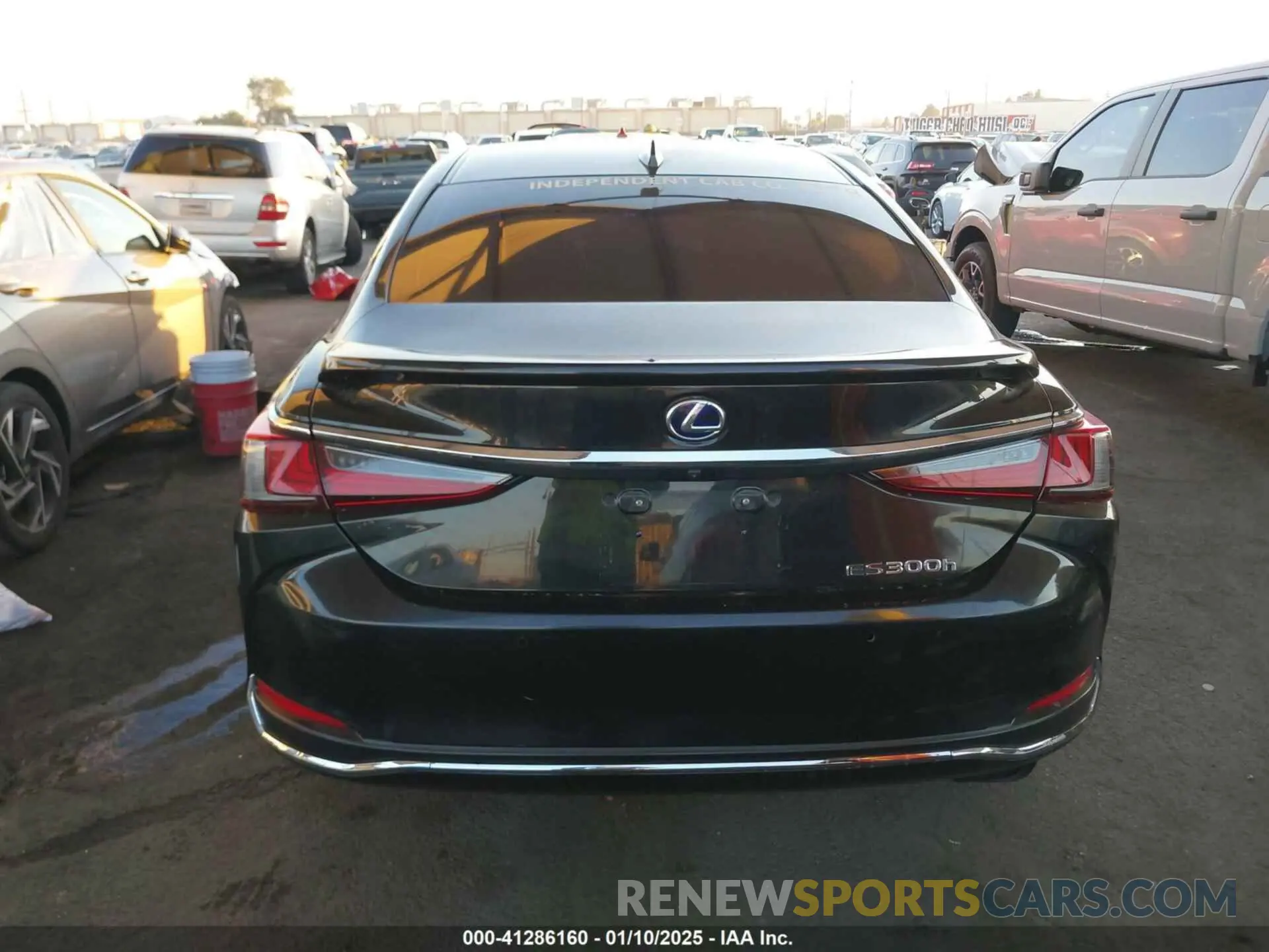 16 Photograph of a damaged car 58ADA1C13MU005334 LEXUS ES 300H 2021